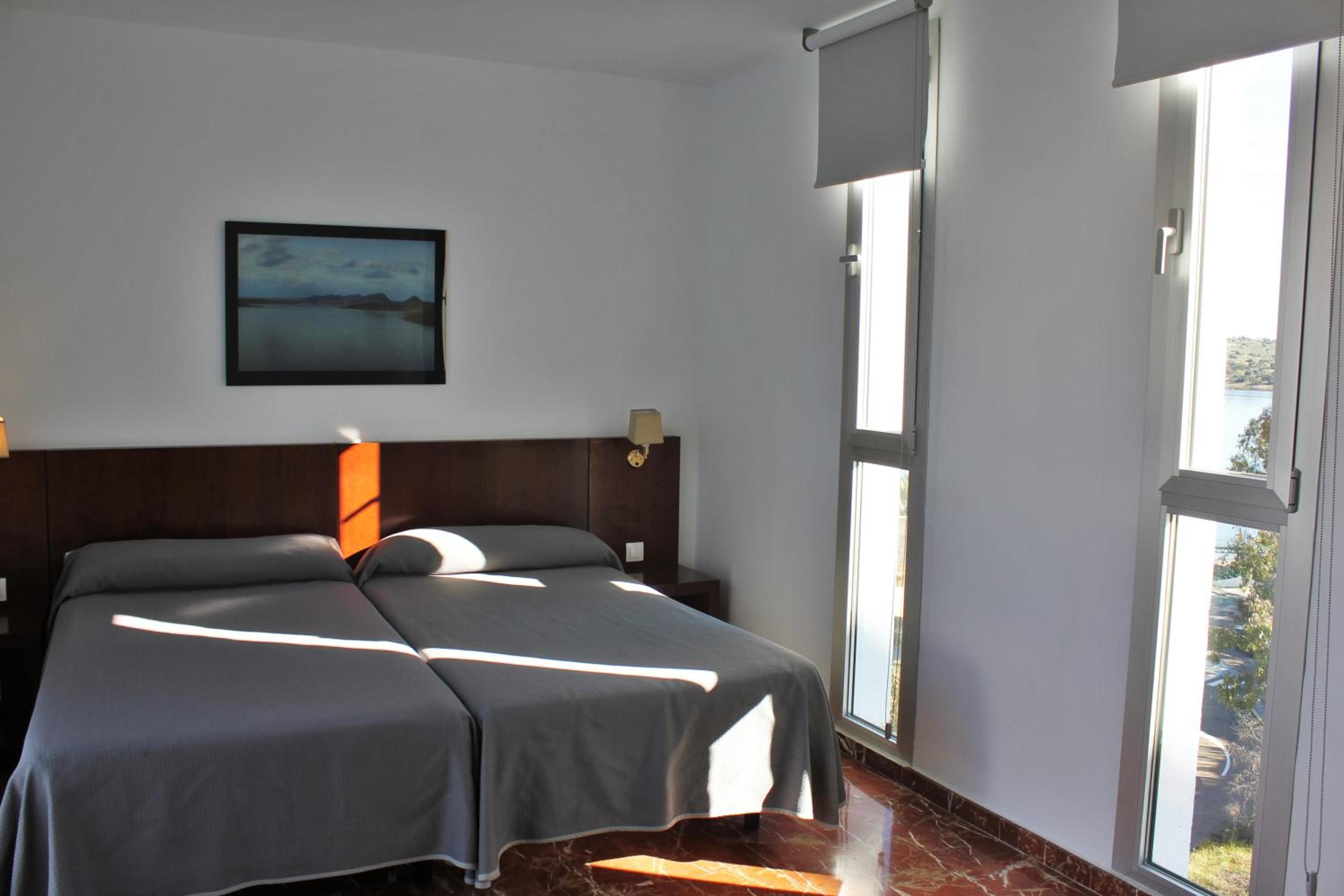 Apartment with Lake View - Photo 14