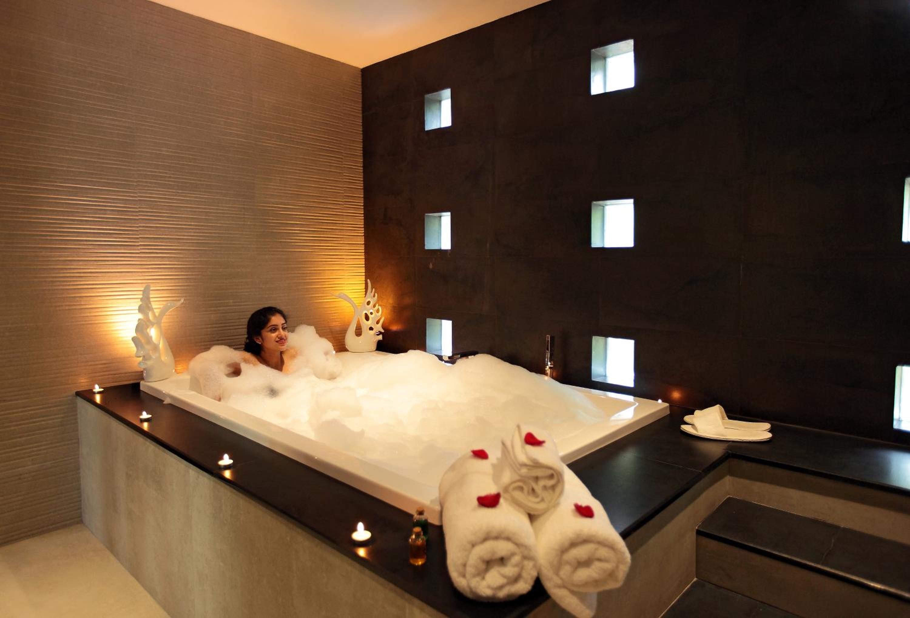 Jacuzzi Villa with Complimentary Pedal Boat & Zip Lining - Photo 6