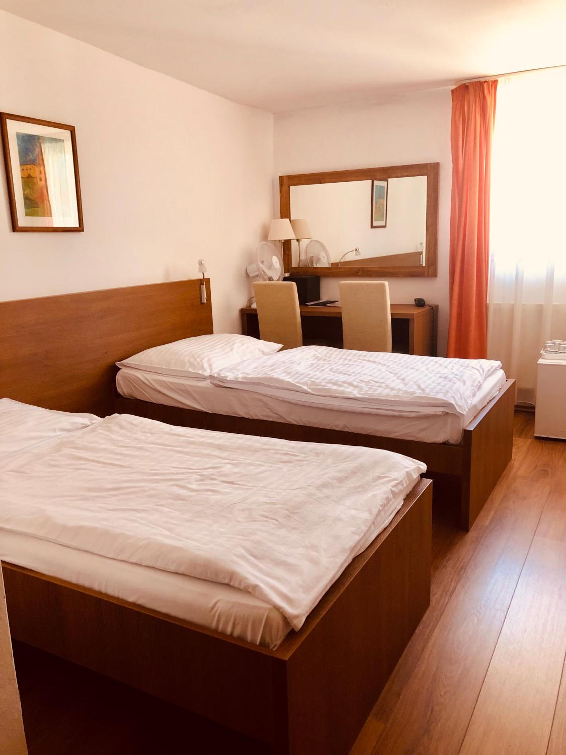 Classic Double Room - Photo 12