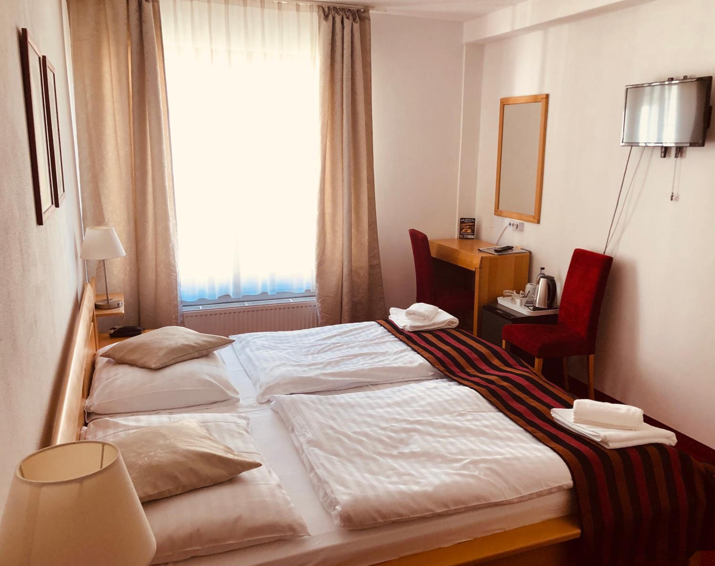 Classic Double Room - Photo 15