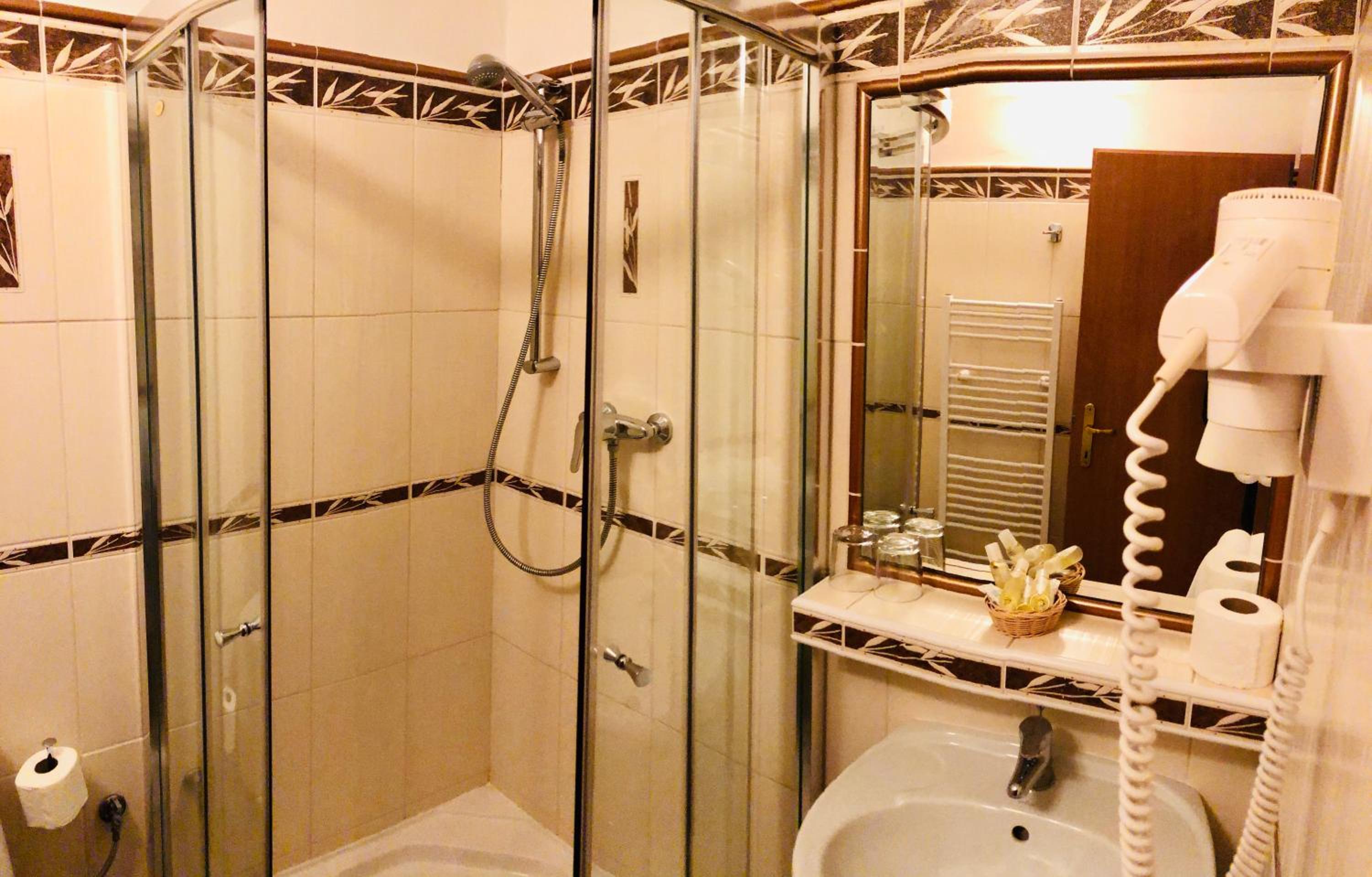 Classic Double Room - Photo 13