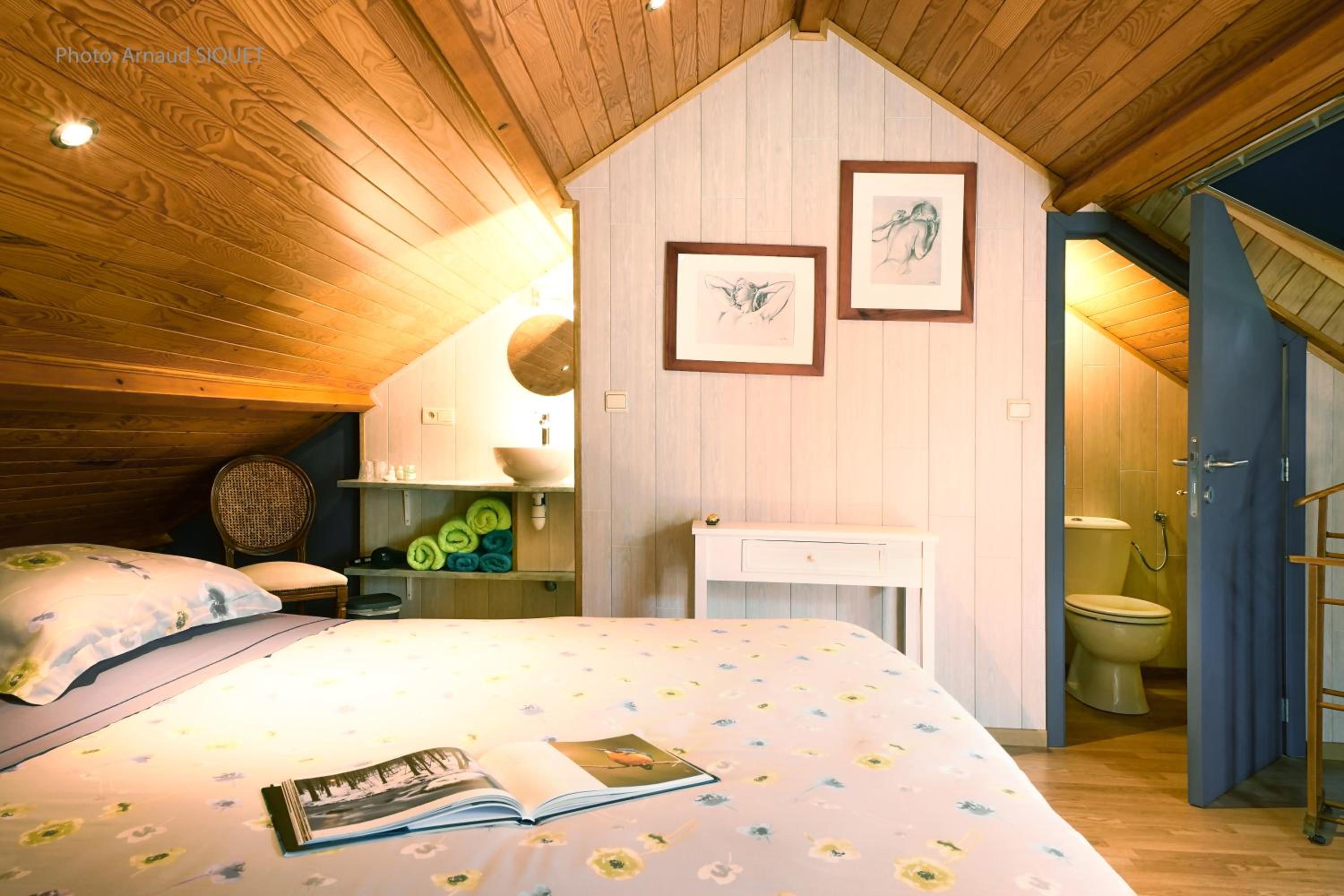 Deluxe Room (2 Adults + 1 Child)