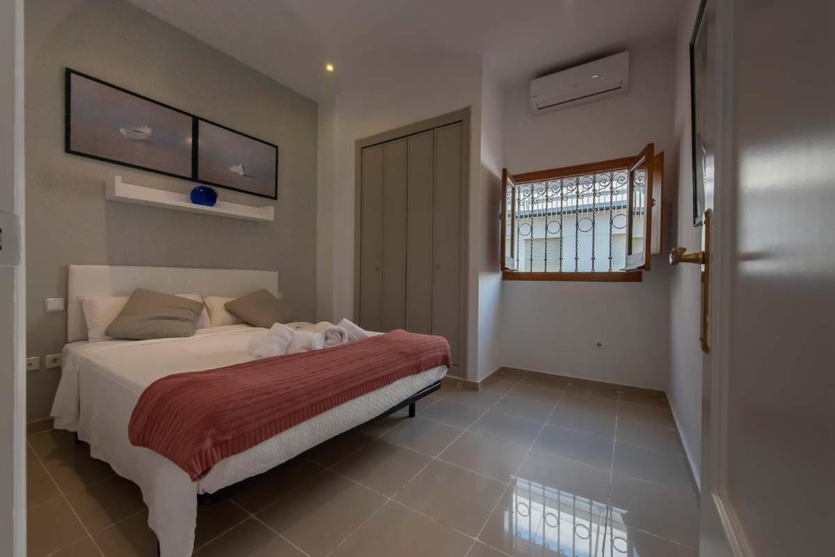 One-Bedroom Apartment - Photo 1