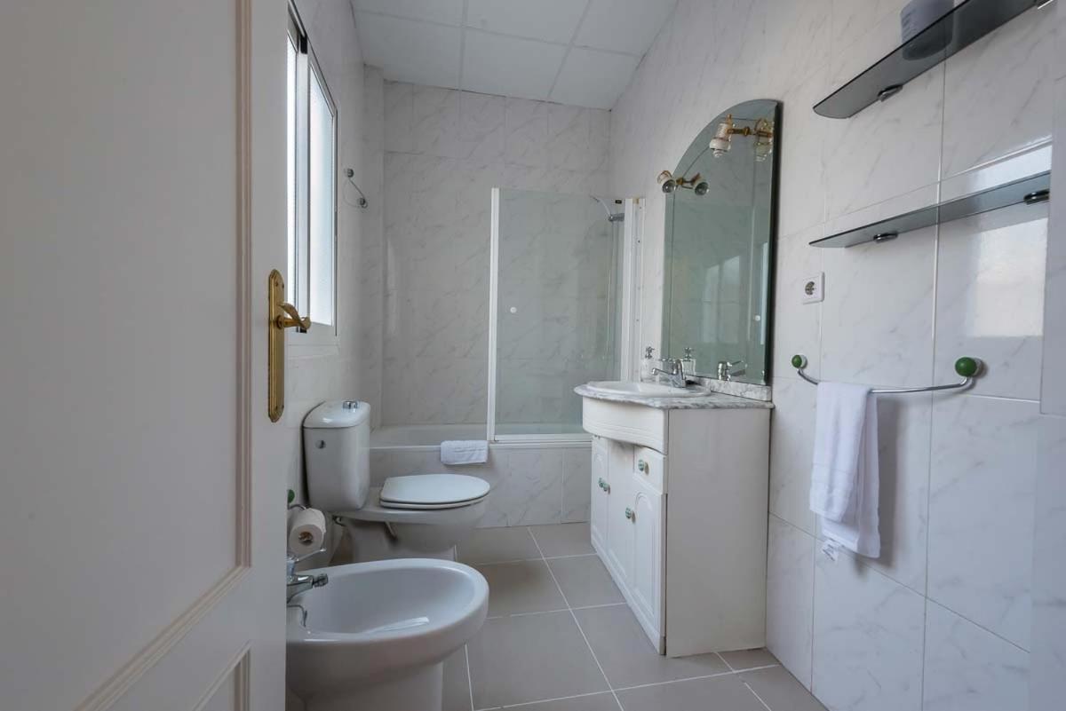 One-Bedroom Apartment - Photo 3