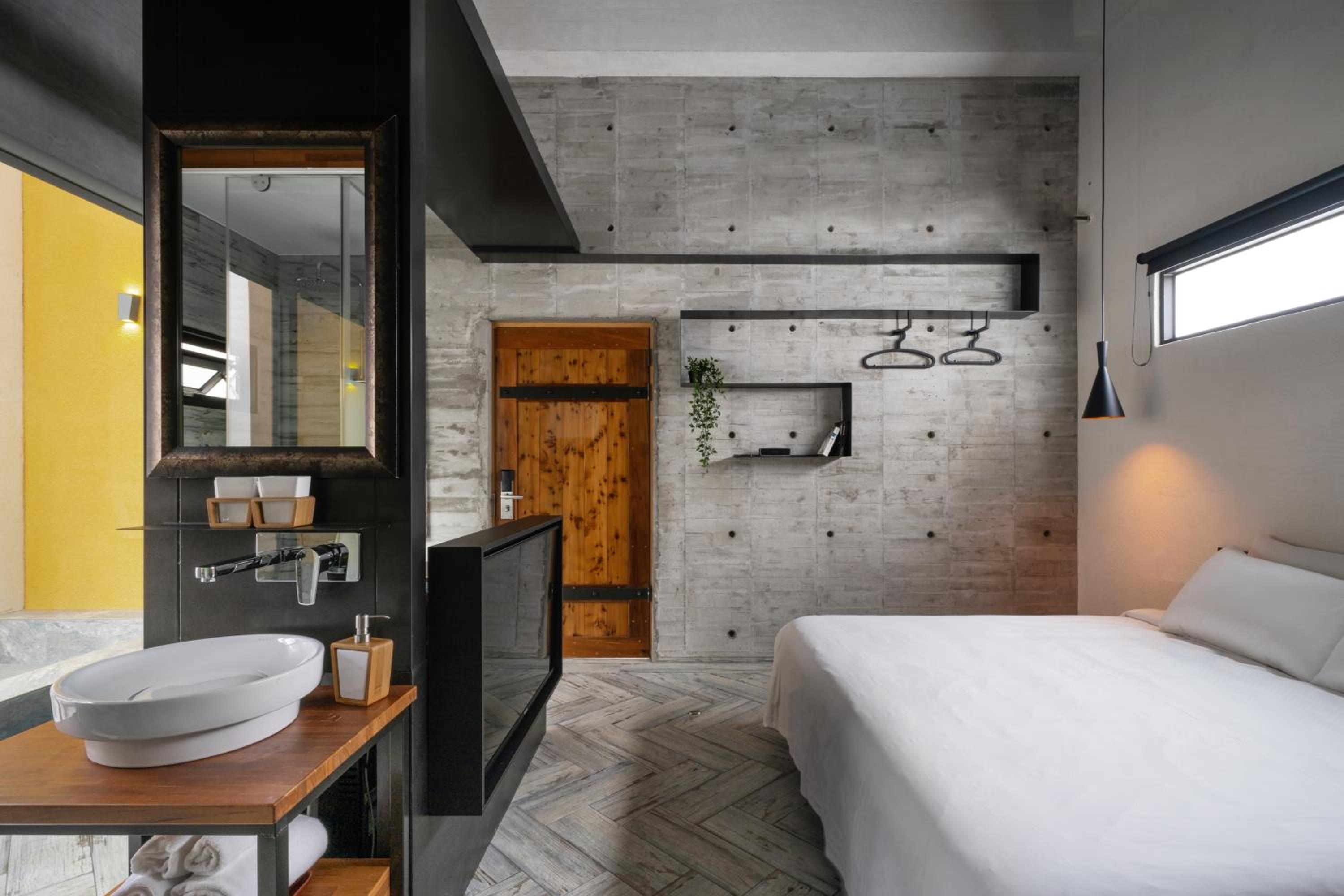 Pet-Friendly - Deluxe Queen Room