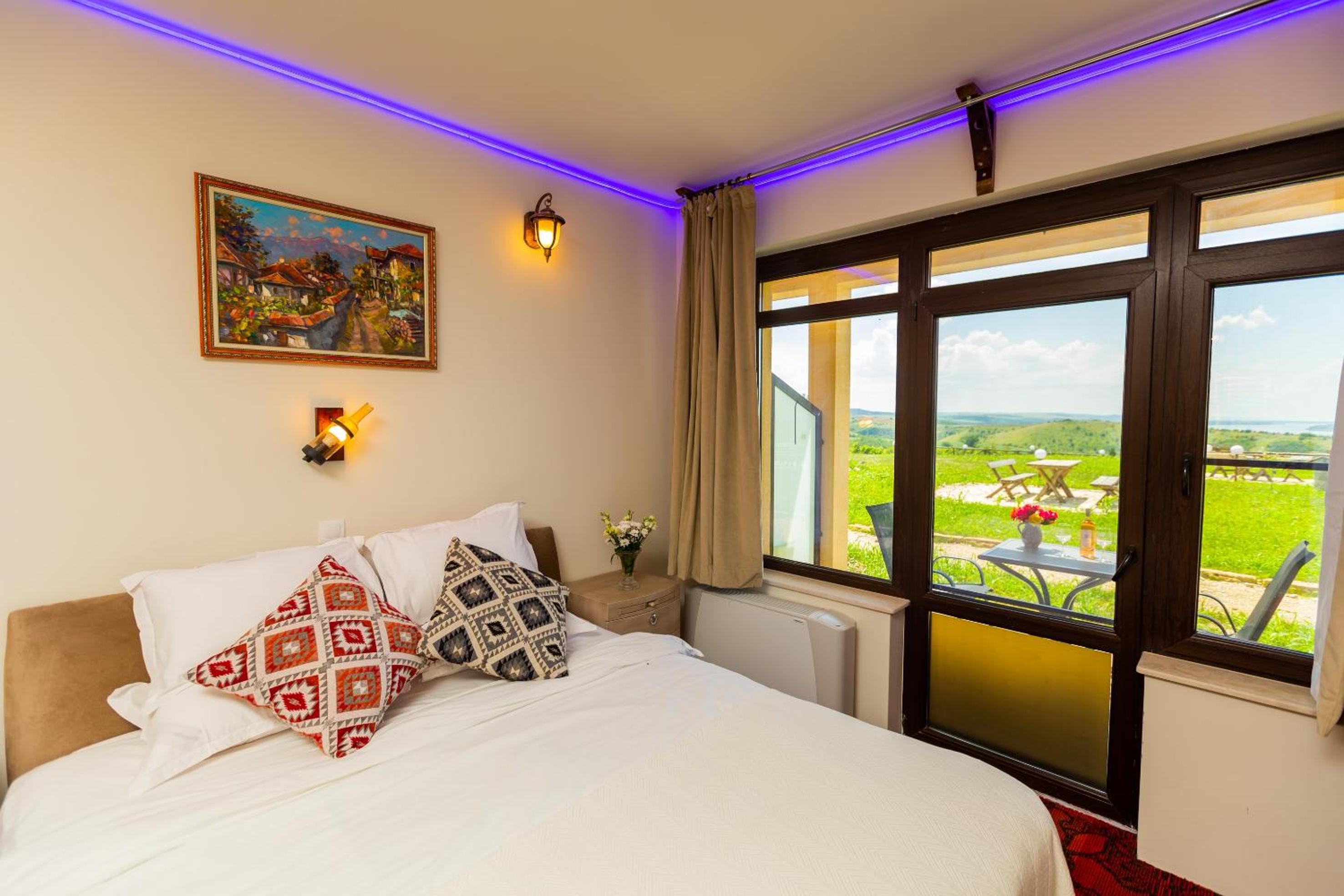 Queen Room With Balcony photo 3
