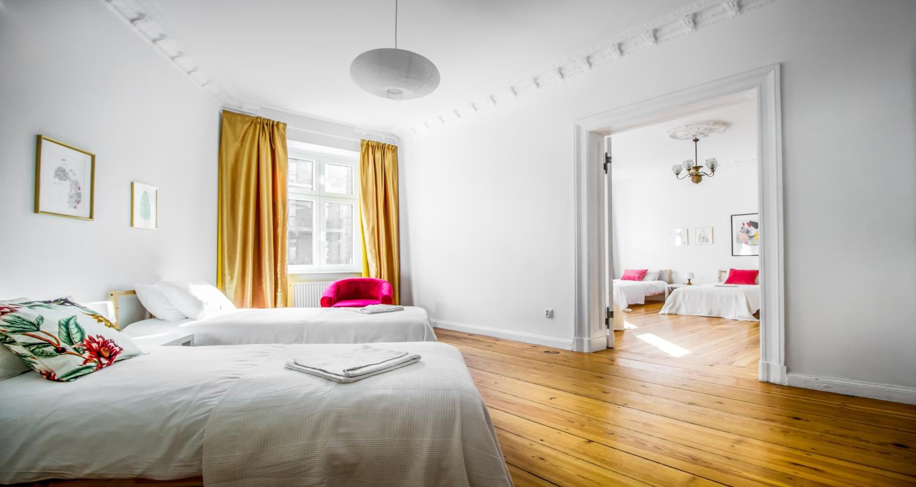 Glam Four-Bedroom Apartment with 2 Bathrooms  and Living Room  - Photo 5