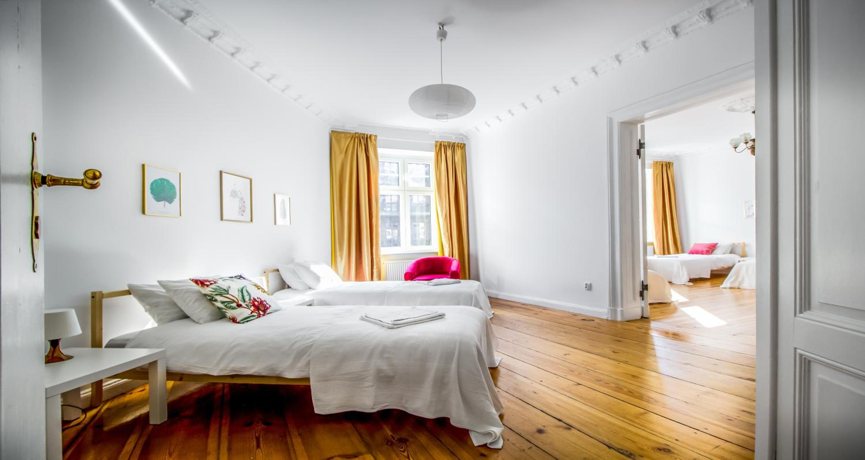 Glam Four-Bedroom Apartment with 2 Bathrooms  and Living Room  - Photo 12