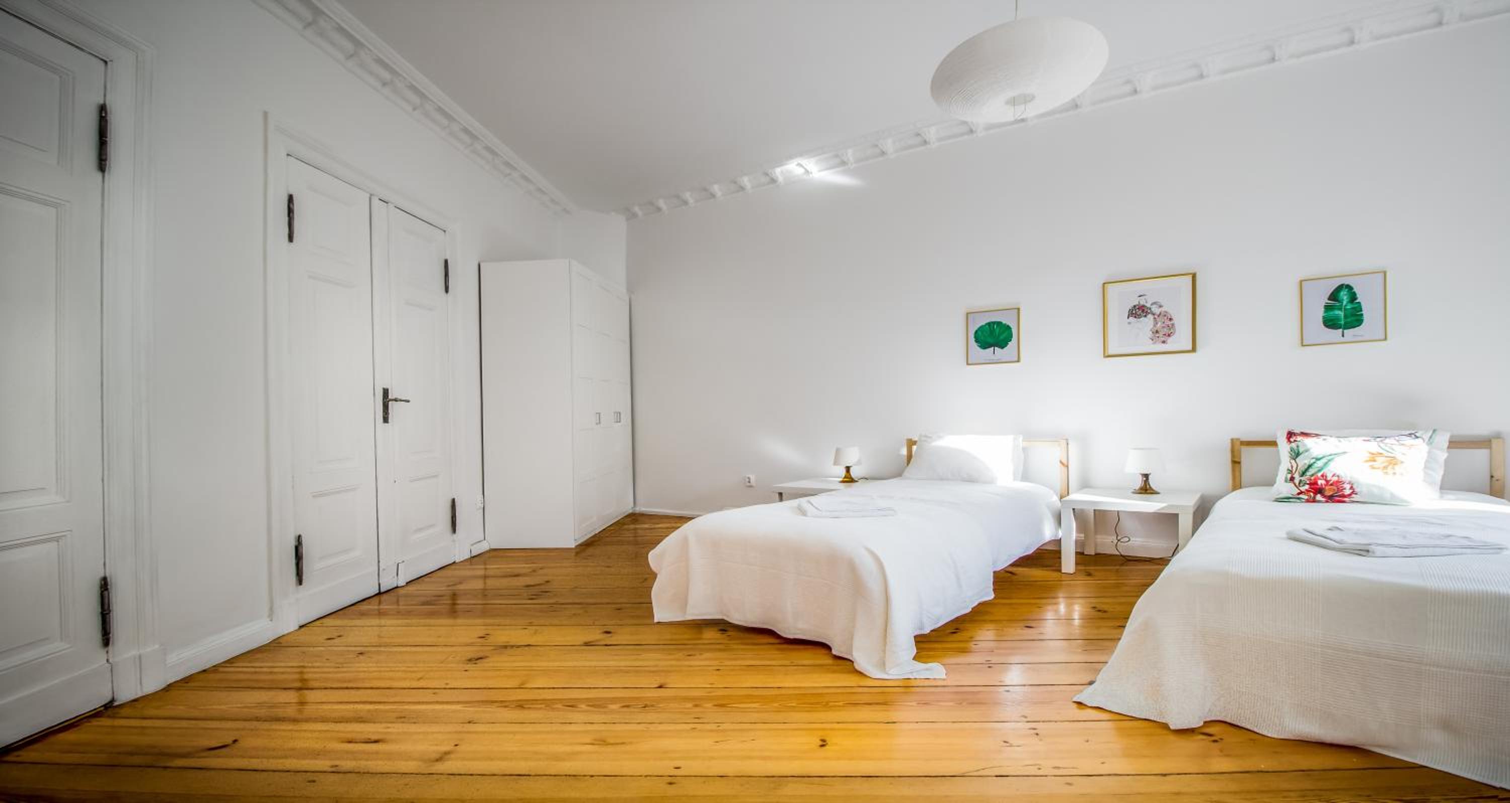 Glam Four-Bedroom Apartment with 2 Bathrooms  and Living Room  - Photo 10