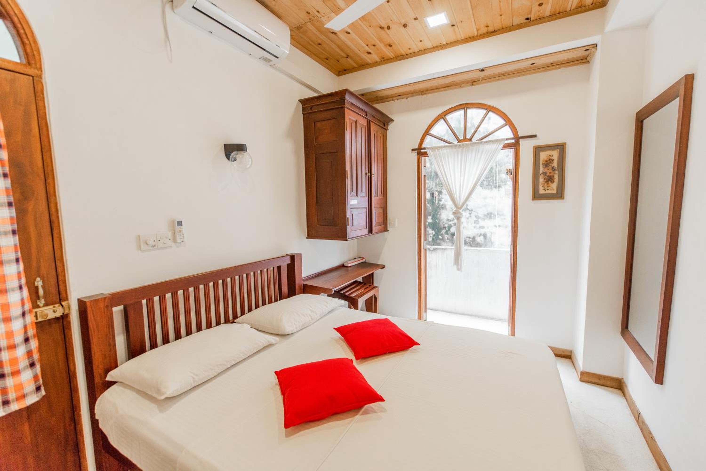 Deluxe Double Room with Balcony photo 1