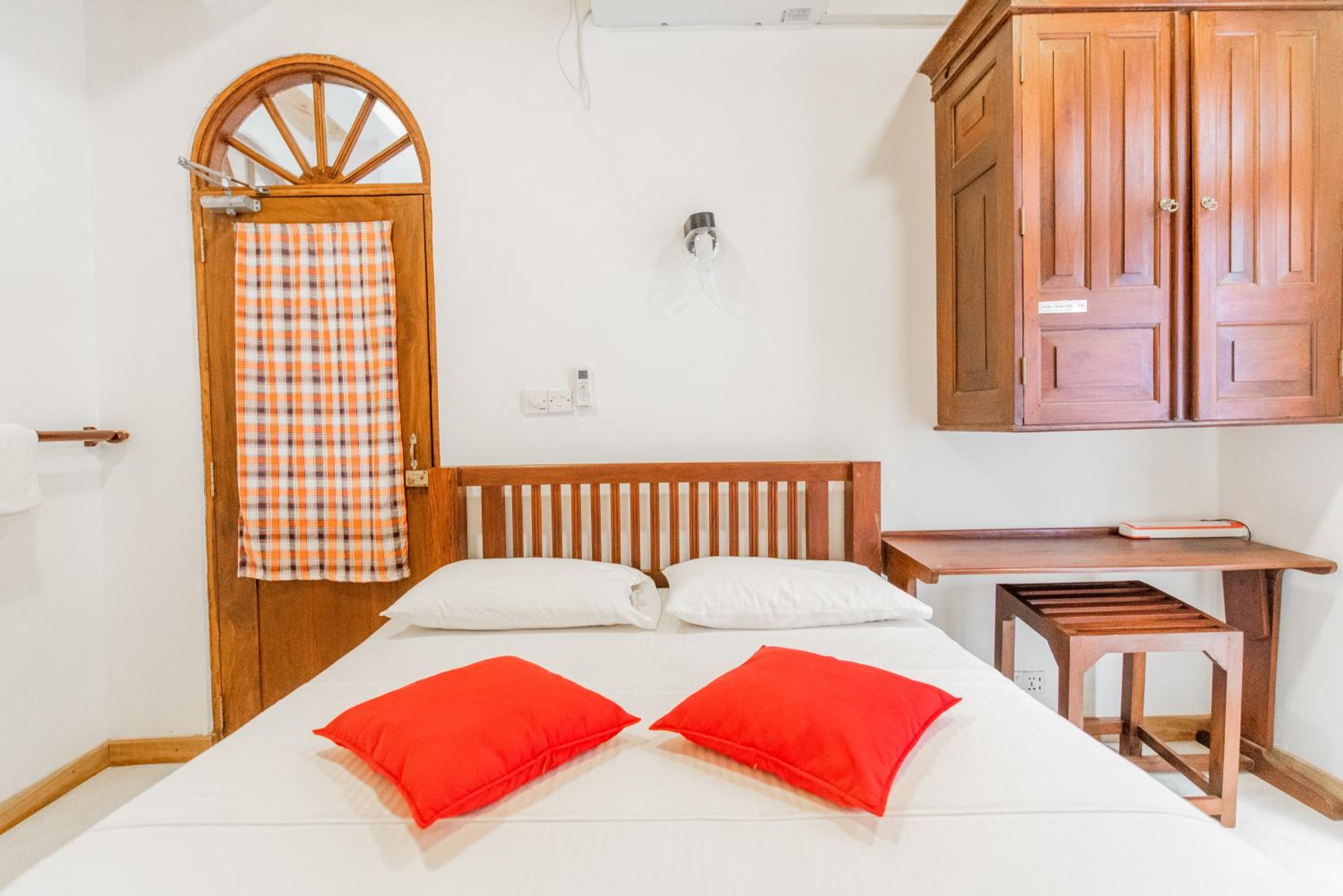 Deluxe Double Room with Balcony photo 3