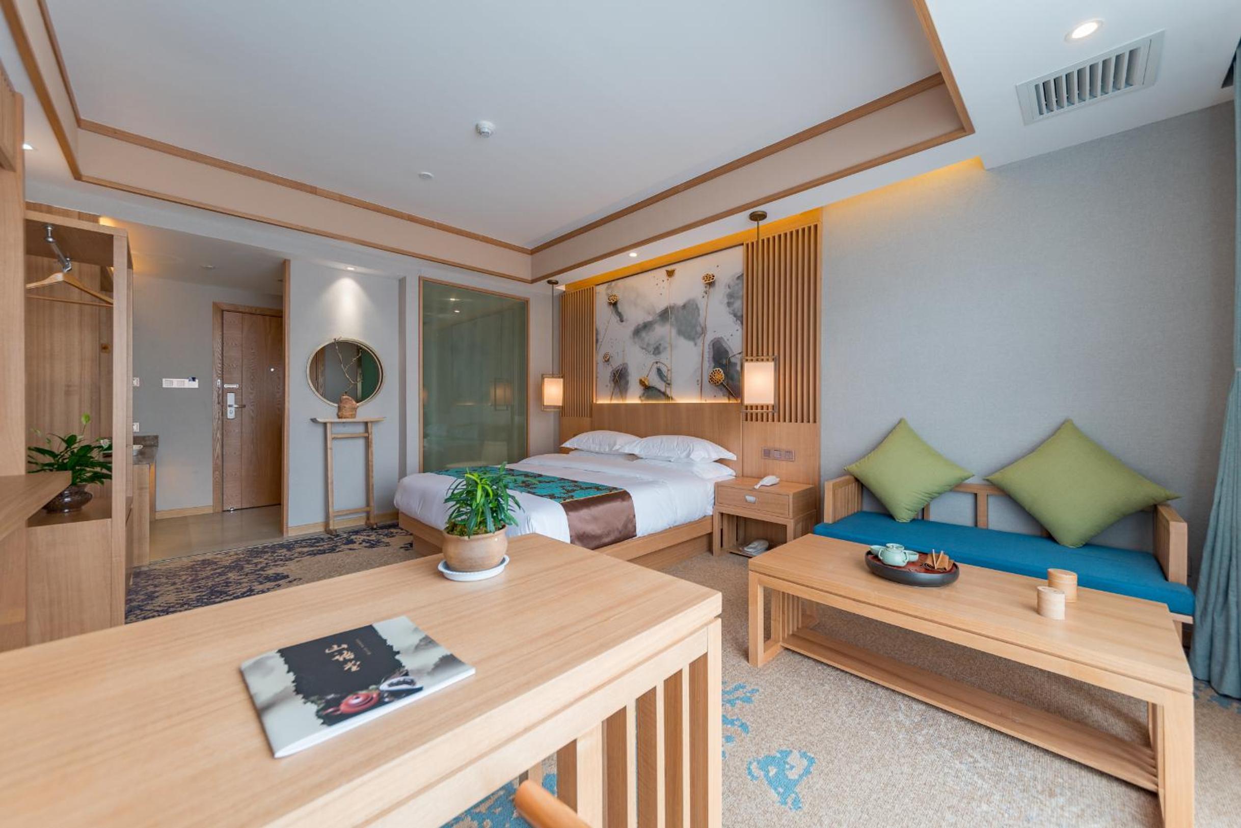 Single Room with Shared Shower and Toilet photo 3