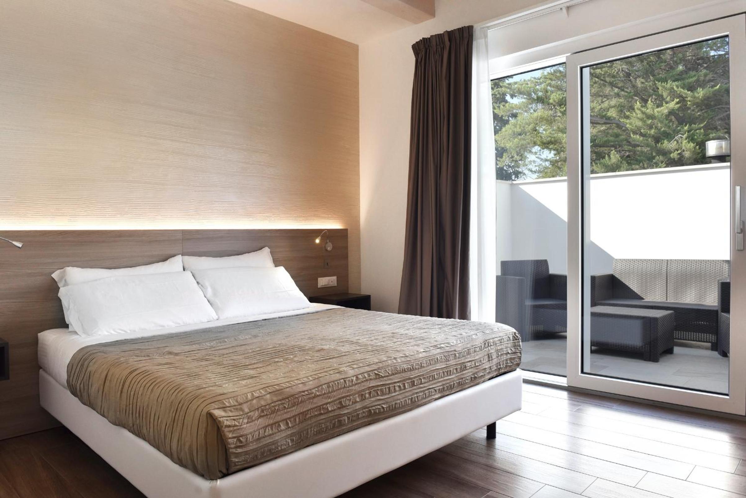 Standard King Room - Photo 1