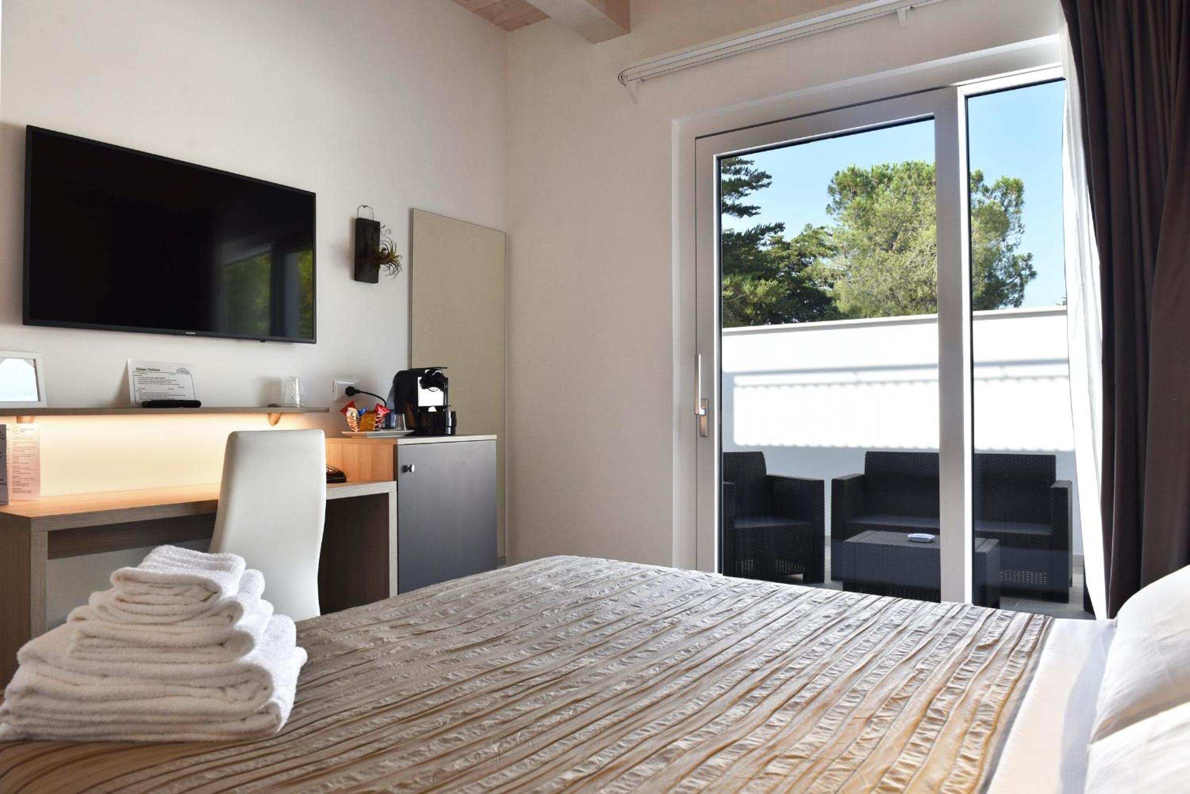 Twin Room with Terrace - Photo 9