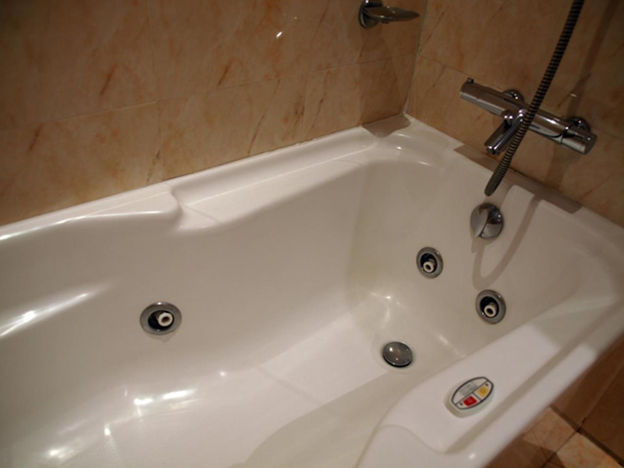 King Suite with Spa Bath photo 3