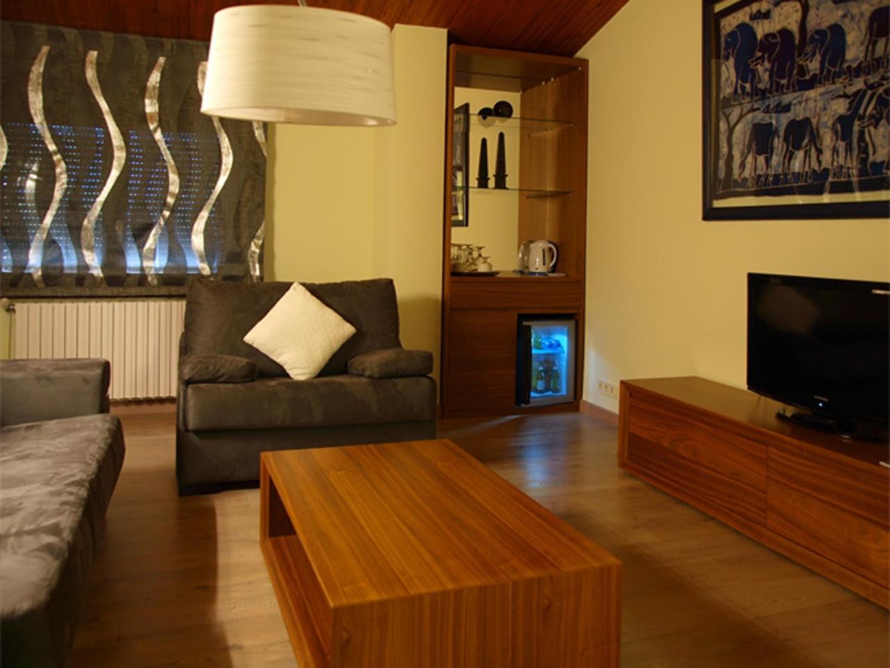 King Suite with Spa Bath photo 2