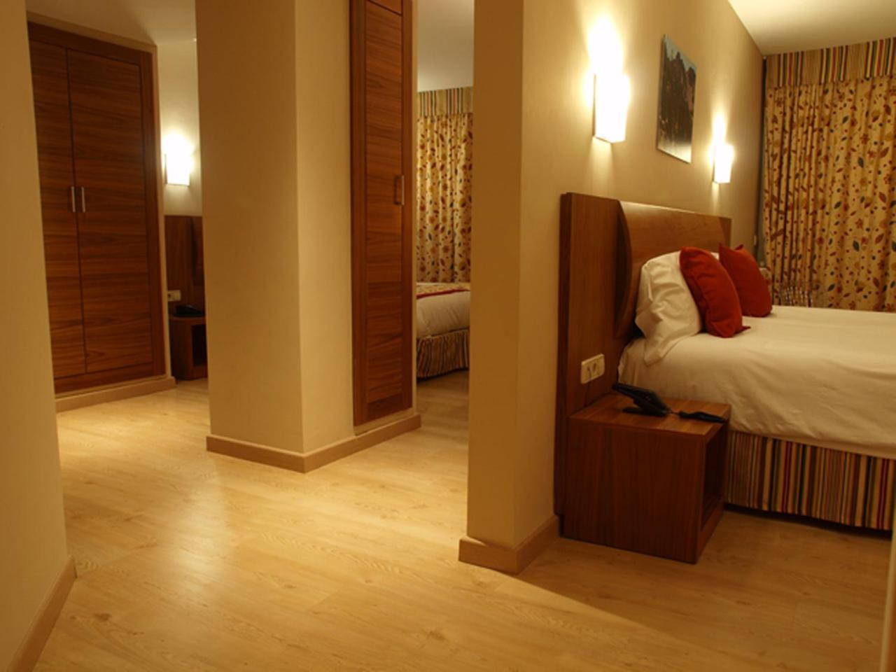 Superior Quadruple Room photo 2