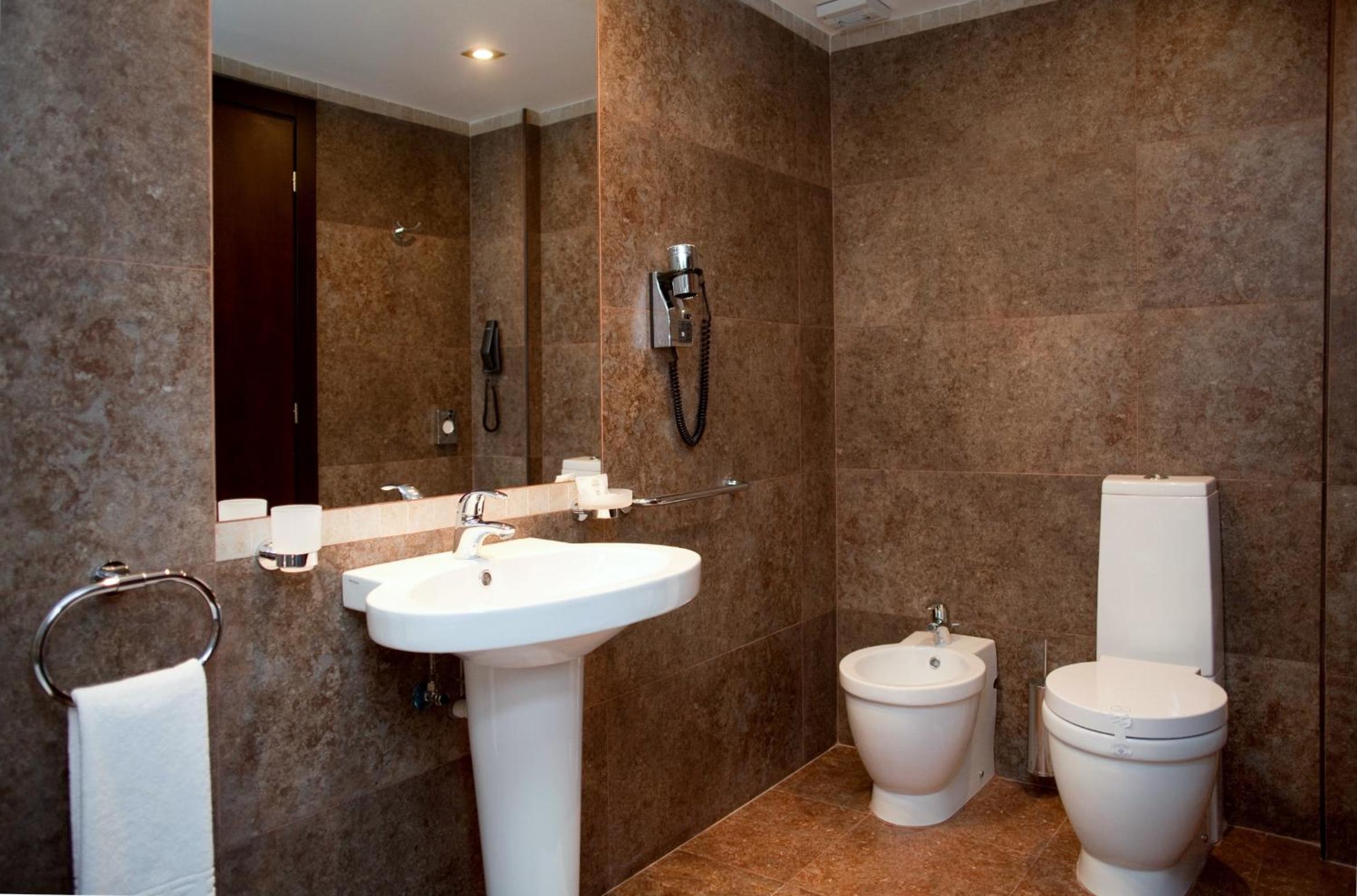Executive Suite - Photo 5