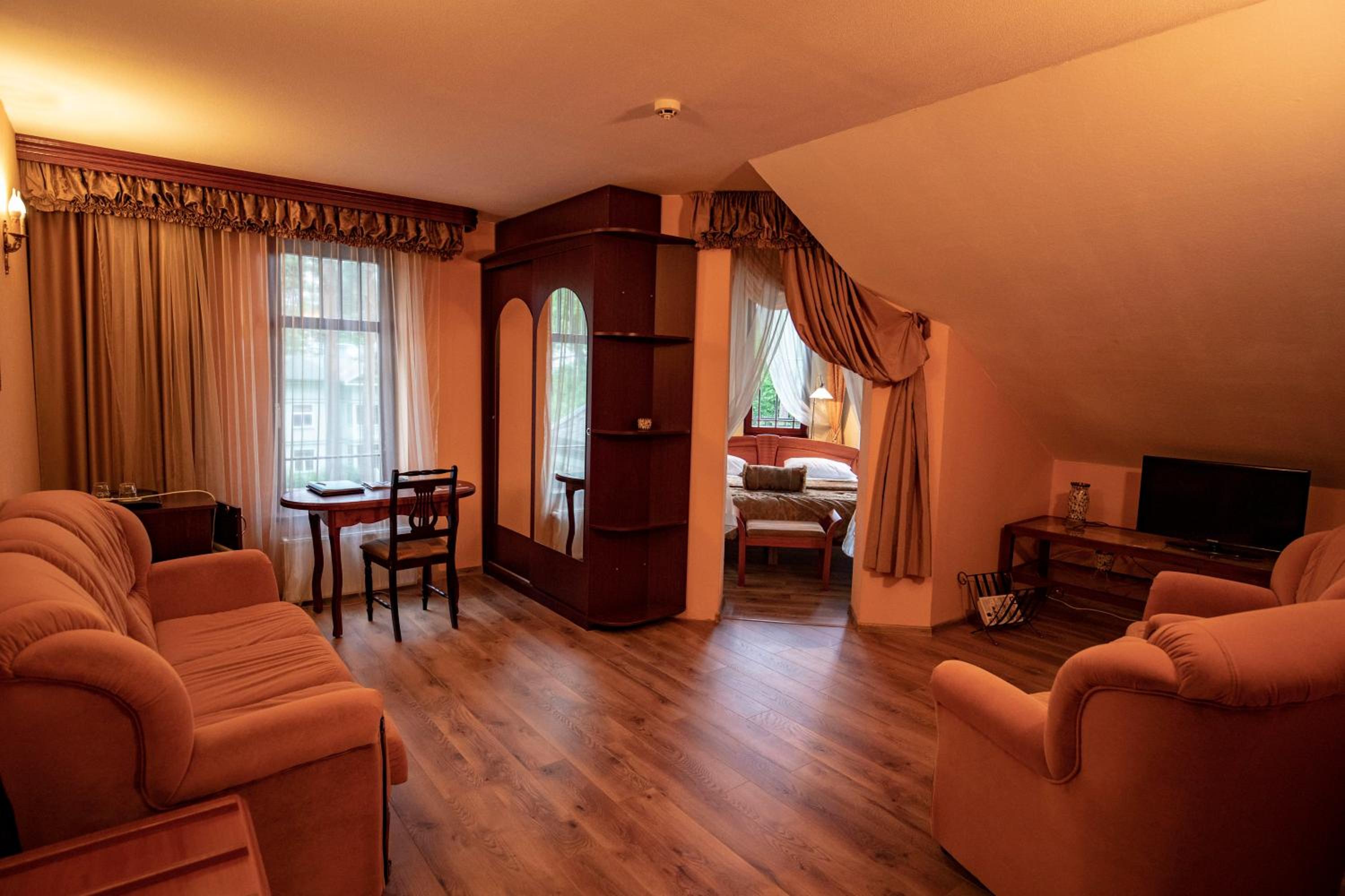 Suite - Photo 2