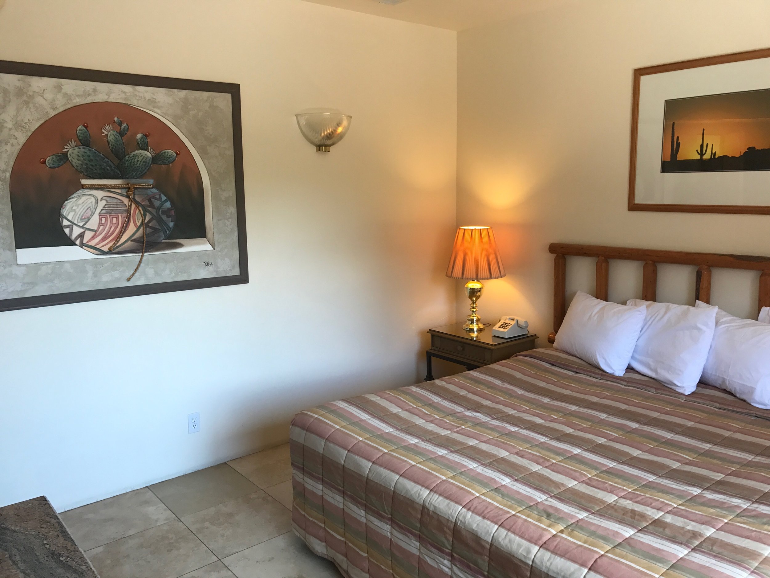 Room, 1 king bed, fireplace, ground floor