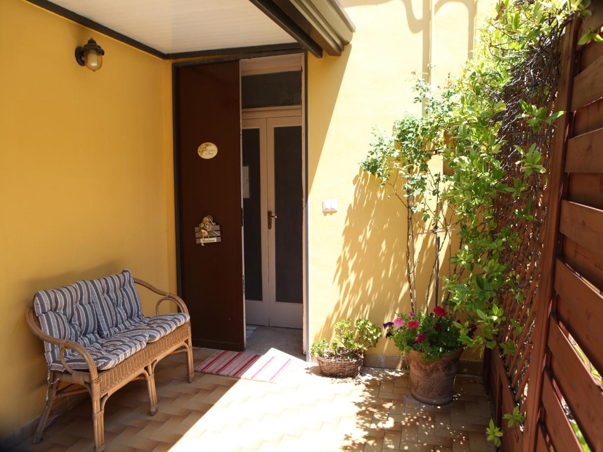 Studio Apartment photo 3