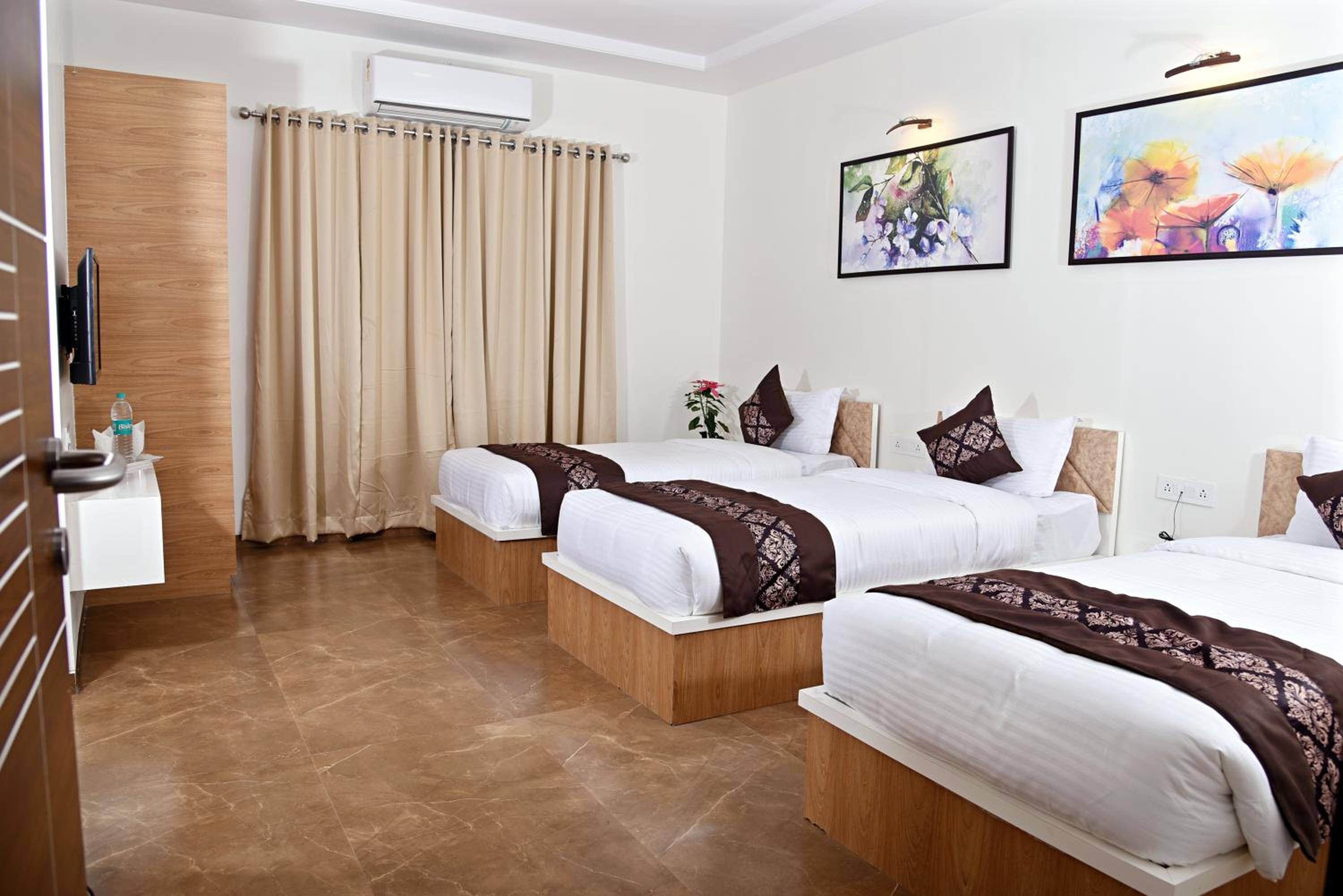 Superior Triple Room photo 2