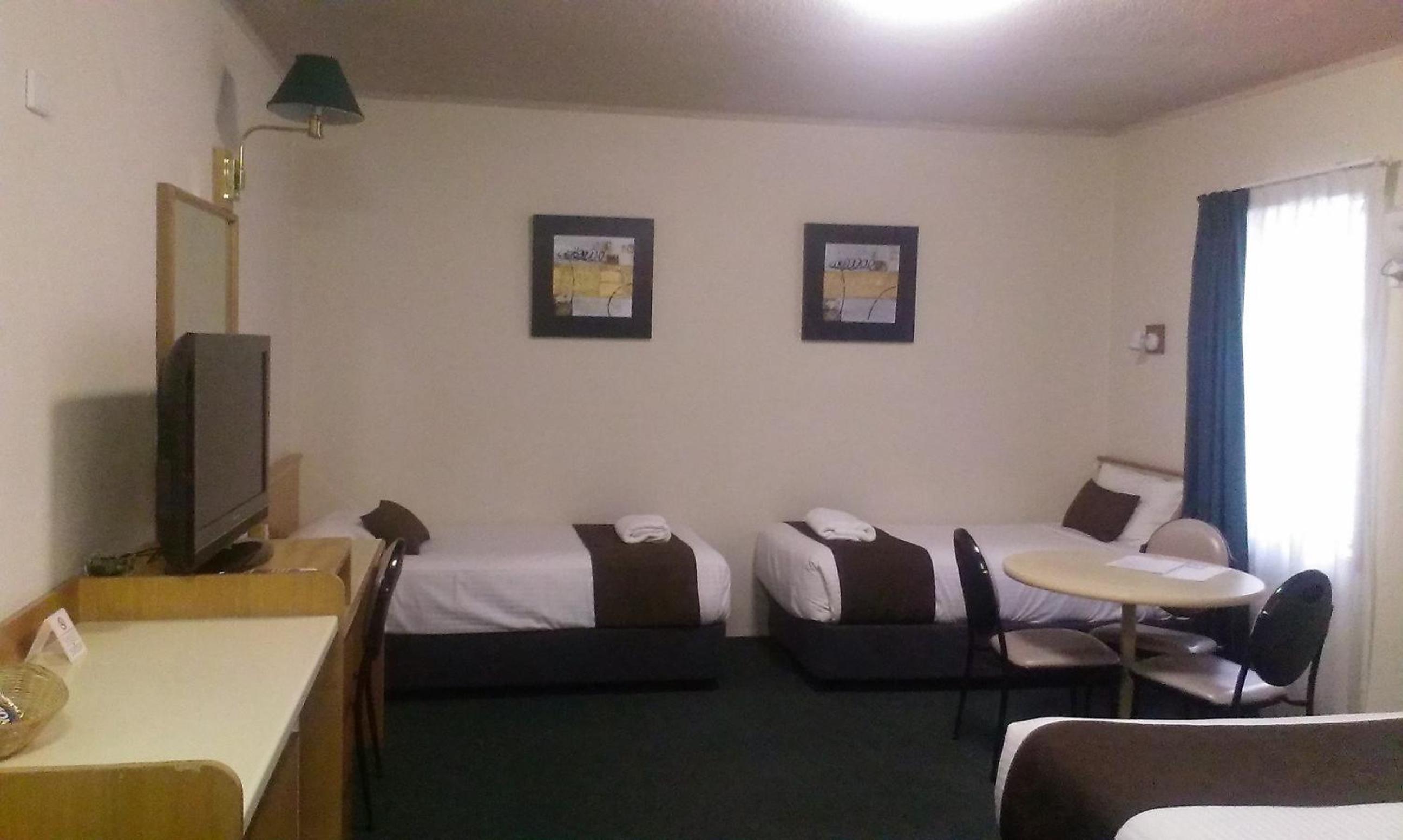 Family Room - Photo 4