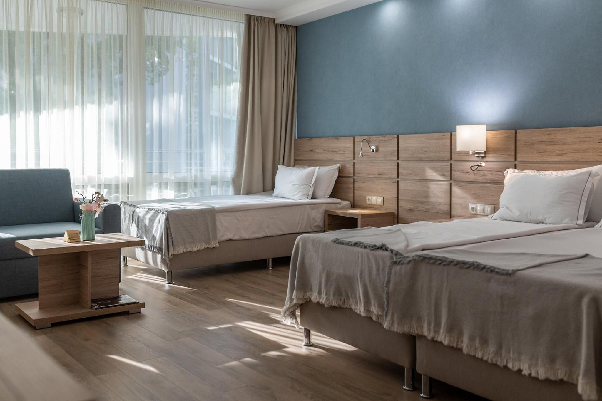 Junior Suite with Park View