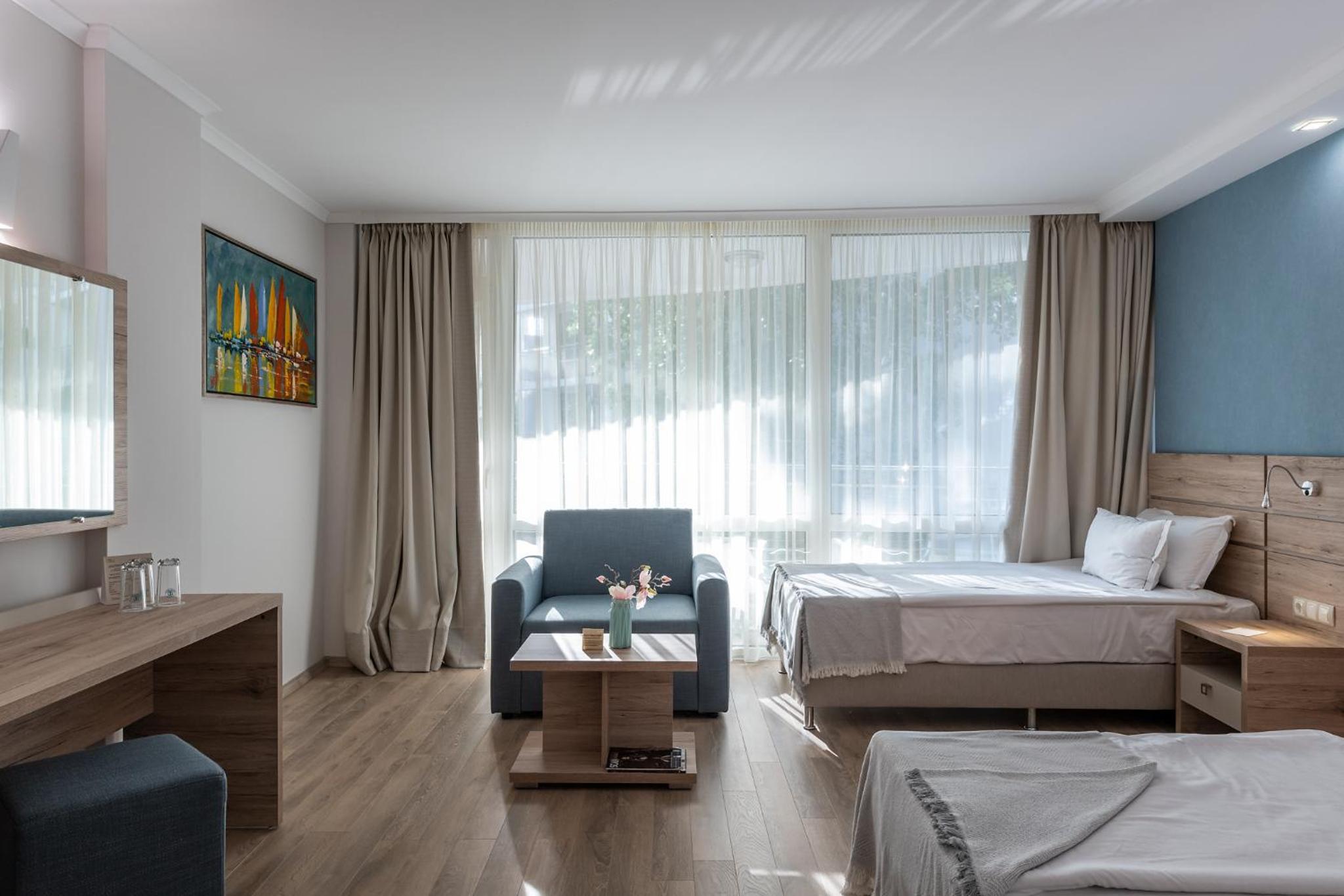 Junior Suite with Park View