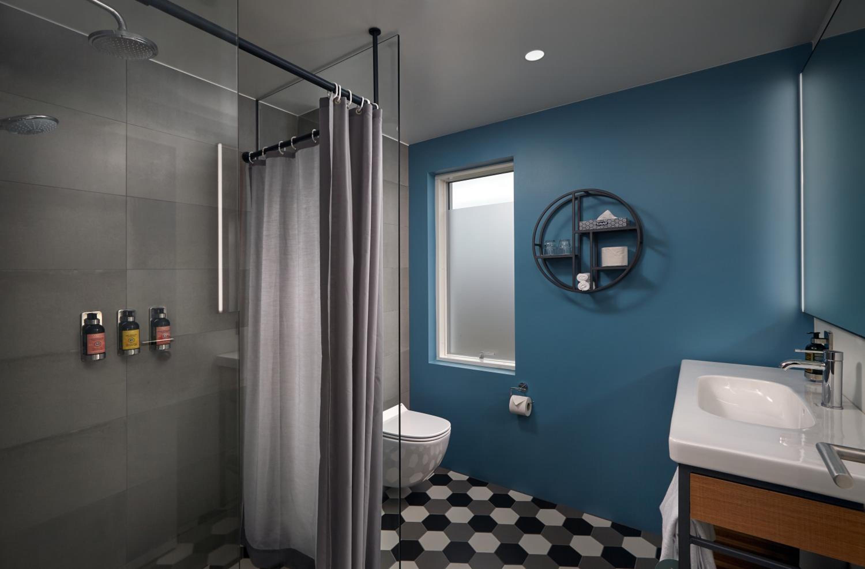 Superior King Room - Photo 3