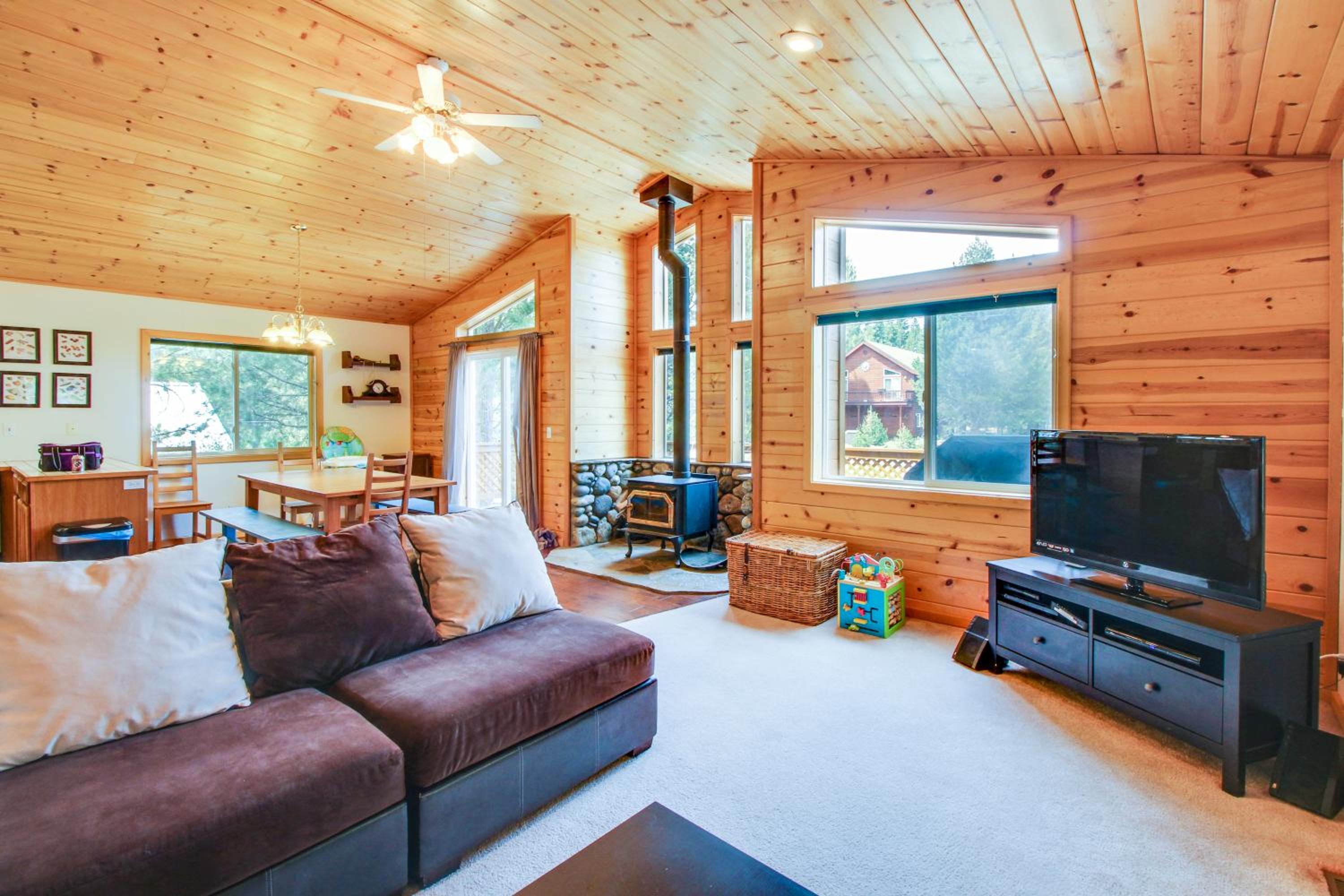 Five-Bedroom House photo 1