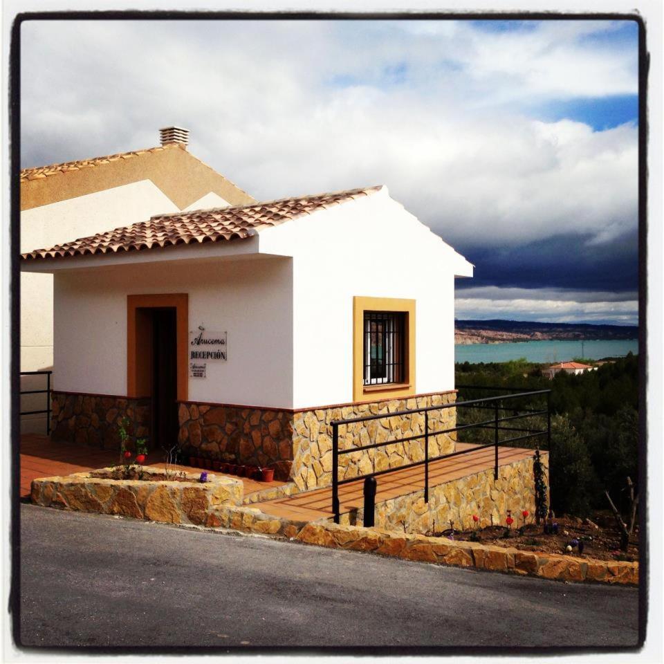 Three-Bedroom House photo 2