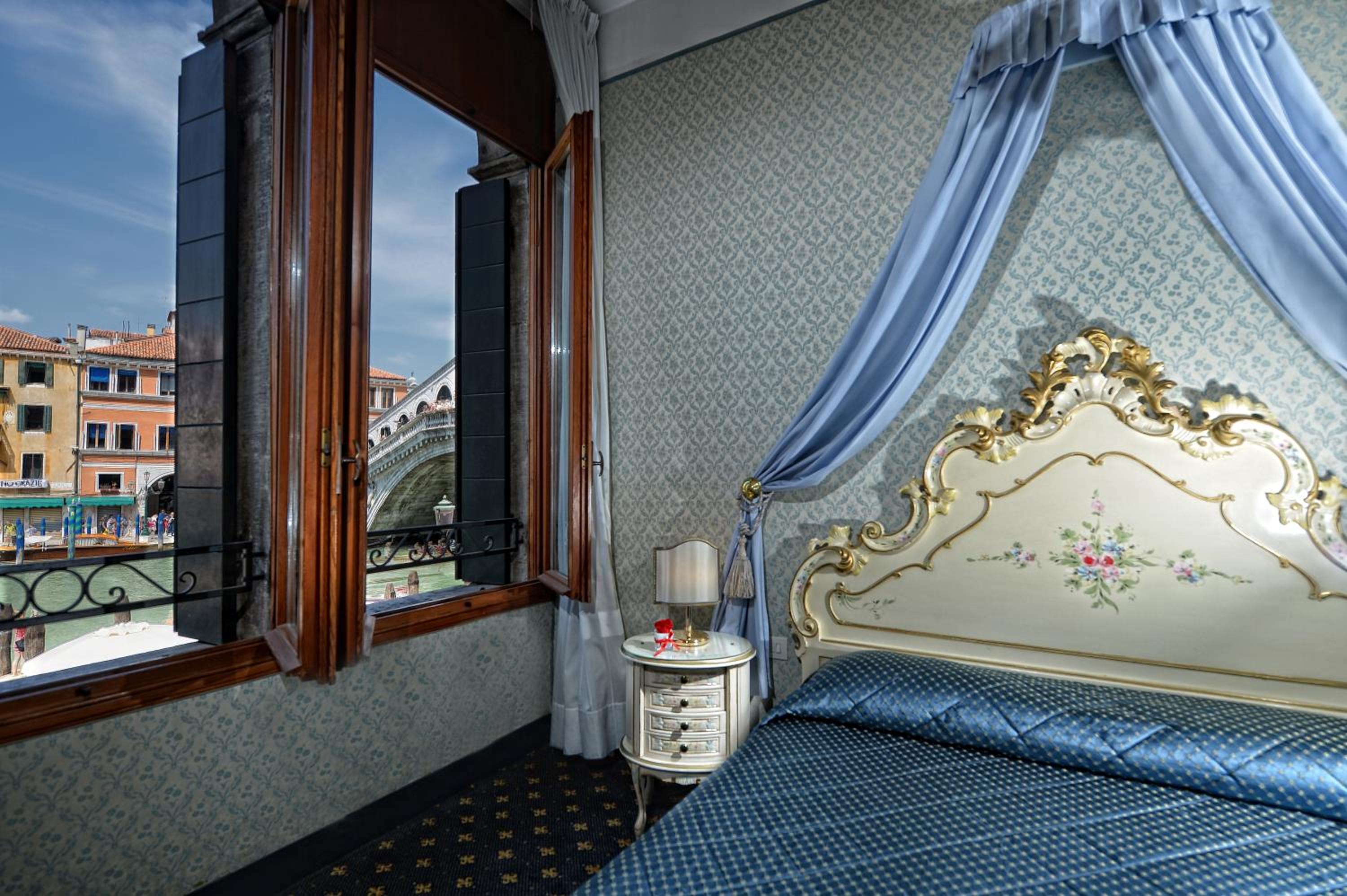 Double Room with Grand Canal View - no smoking