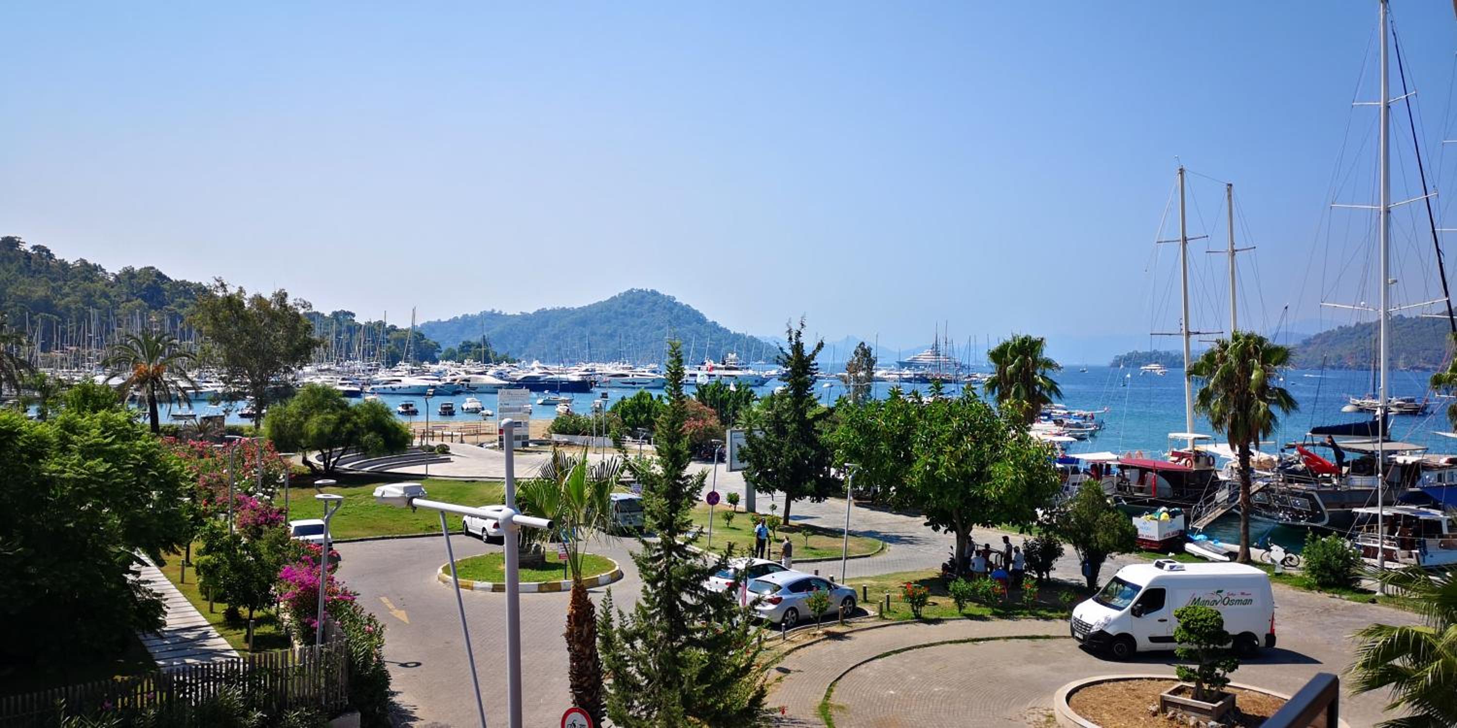 Deluxe Room with Sea and Marina View - Photo 8