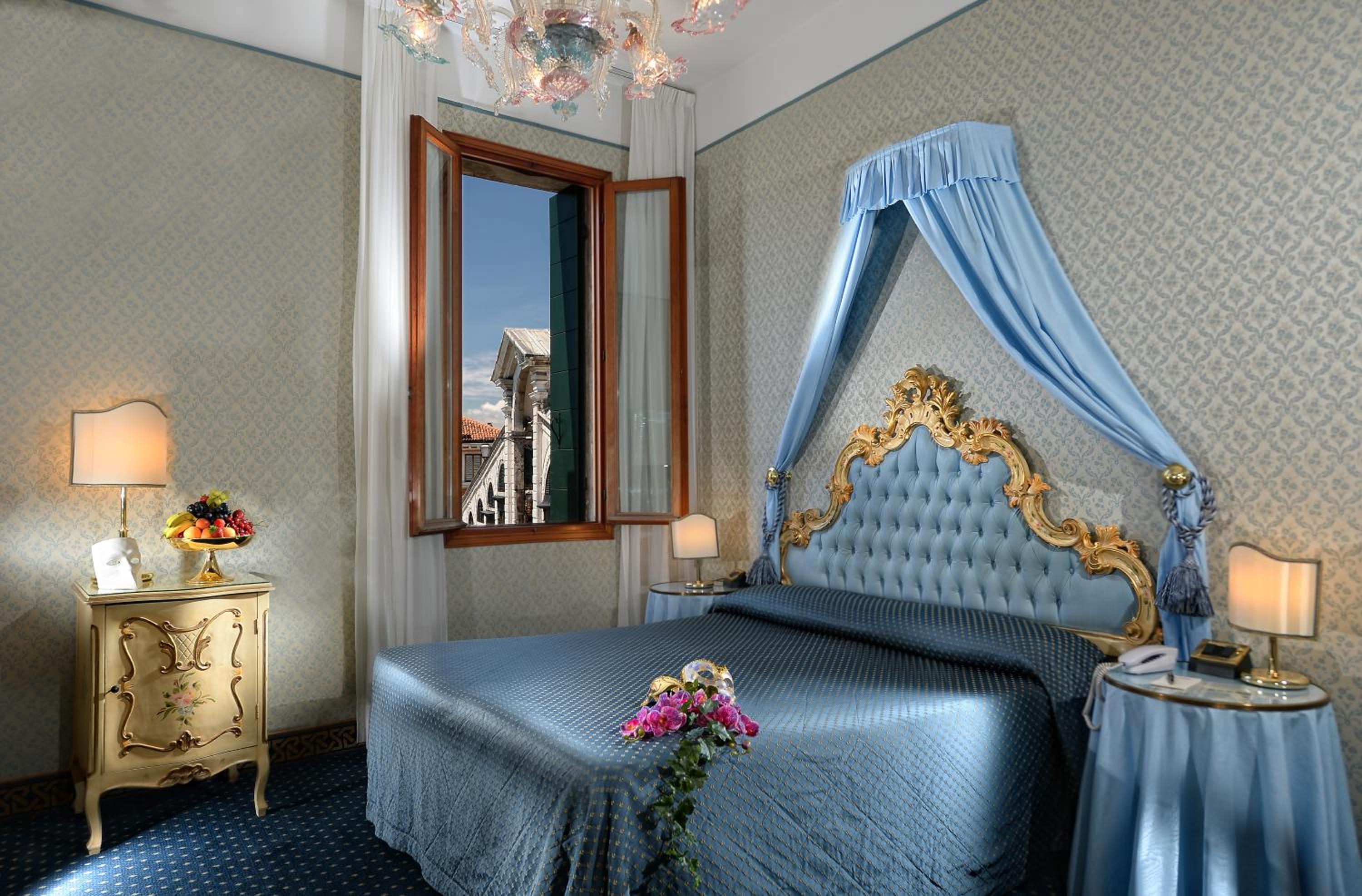 Double Room with Grand Canal View - no smoking