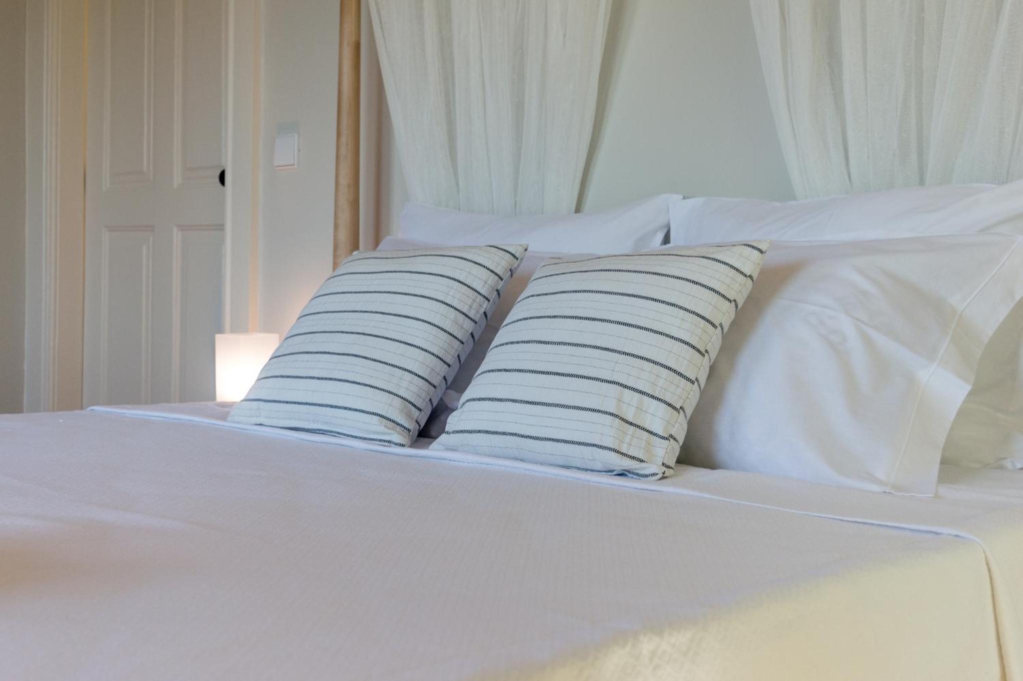 Deluxe King Room - Photo 7