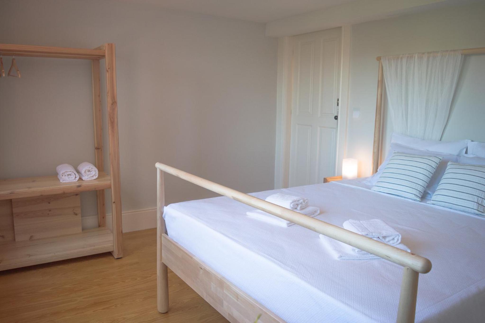 Deluxe King Room - Photo 4