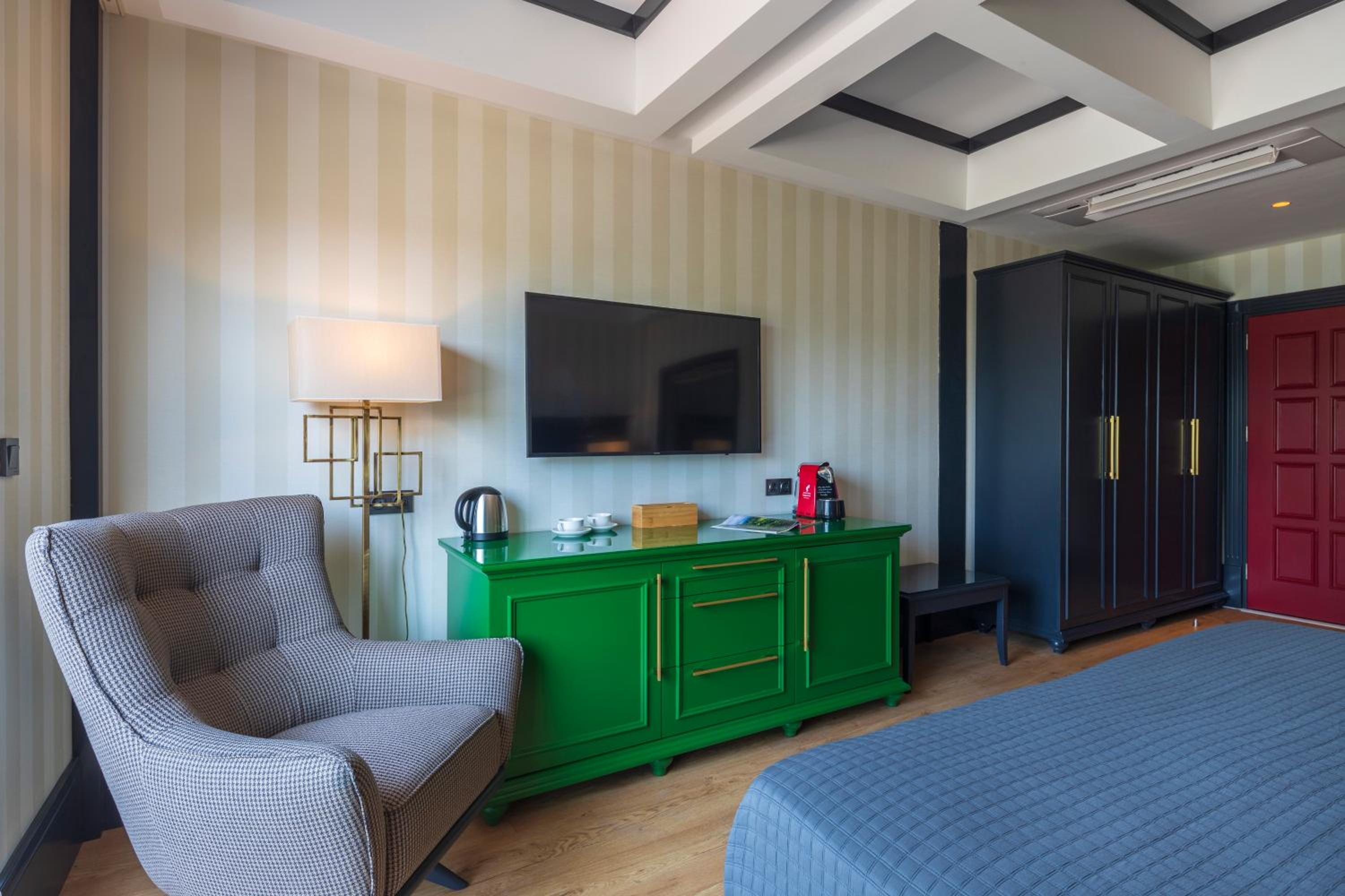 Superior Double Room with Sea and Marina View - Photo 16