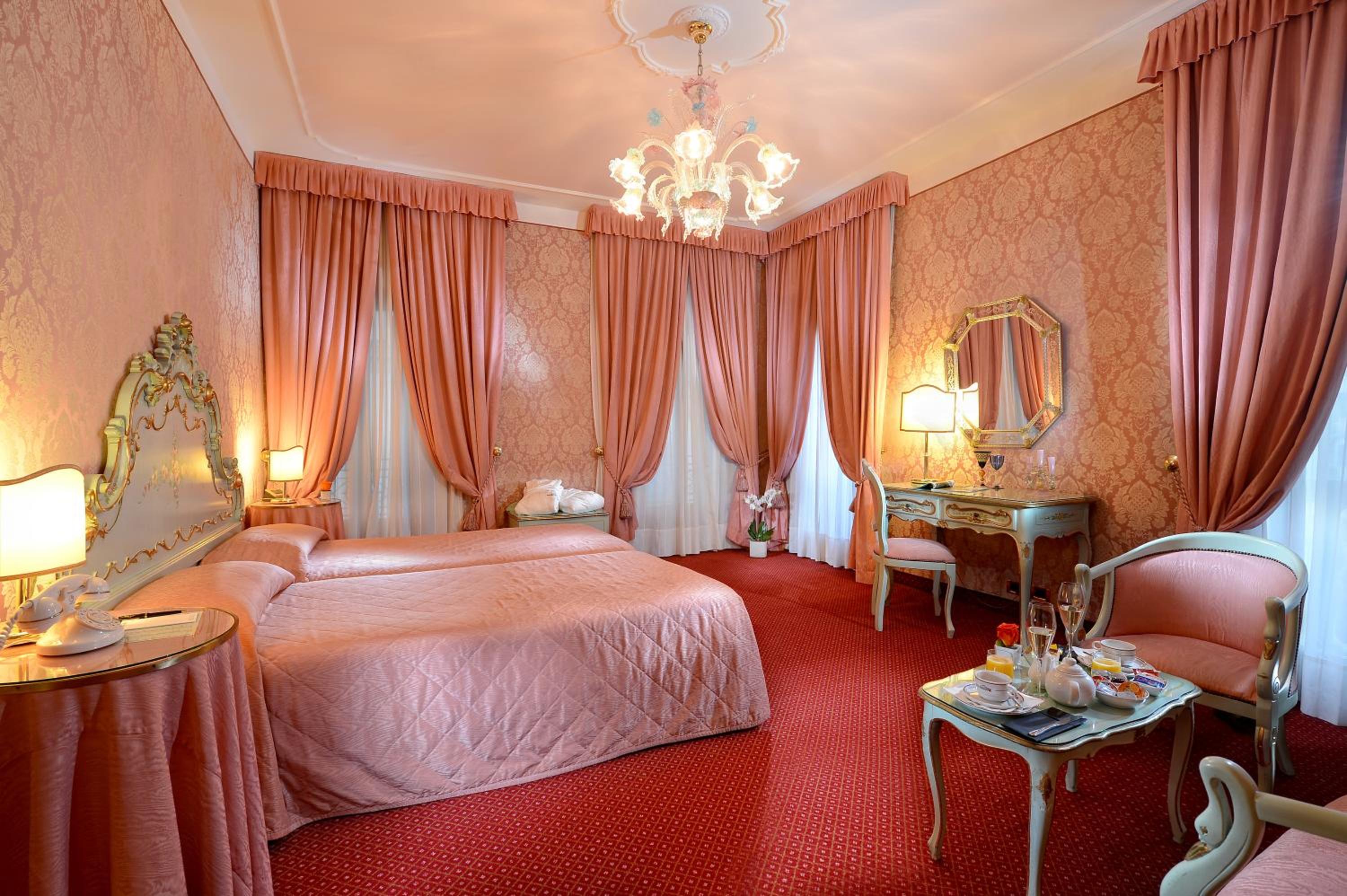 Junior Suite with Grand Canal View - no smoking