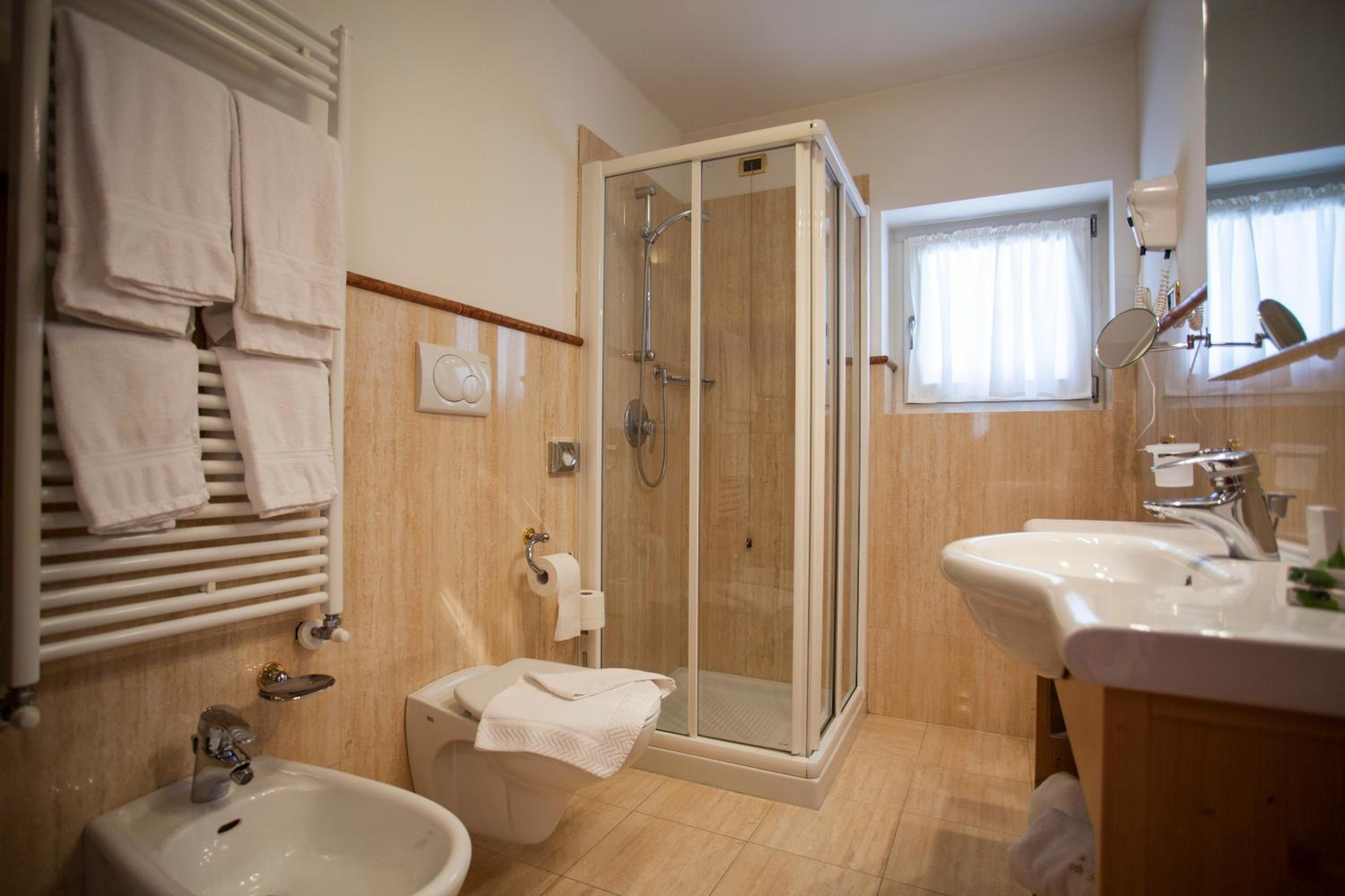 Double or Twin Room - Photo 3