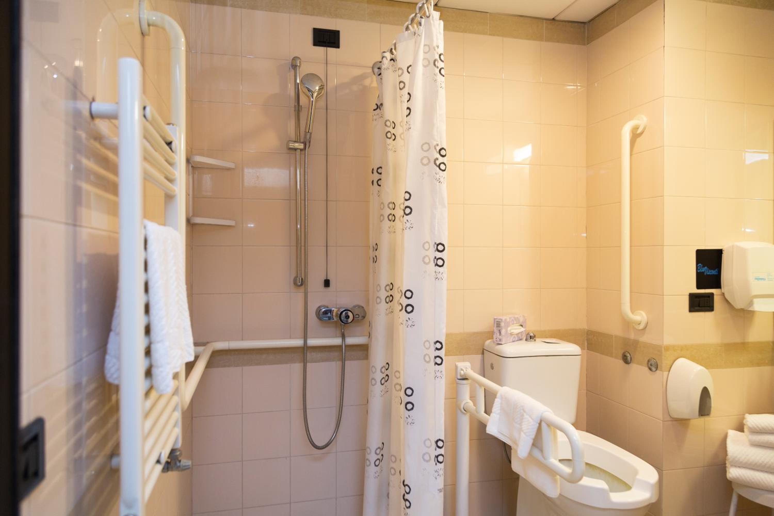 Double Room - Disability Access - Photo 3