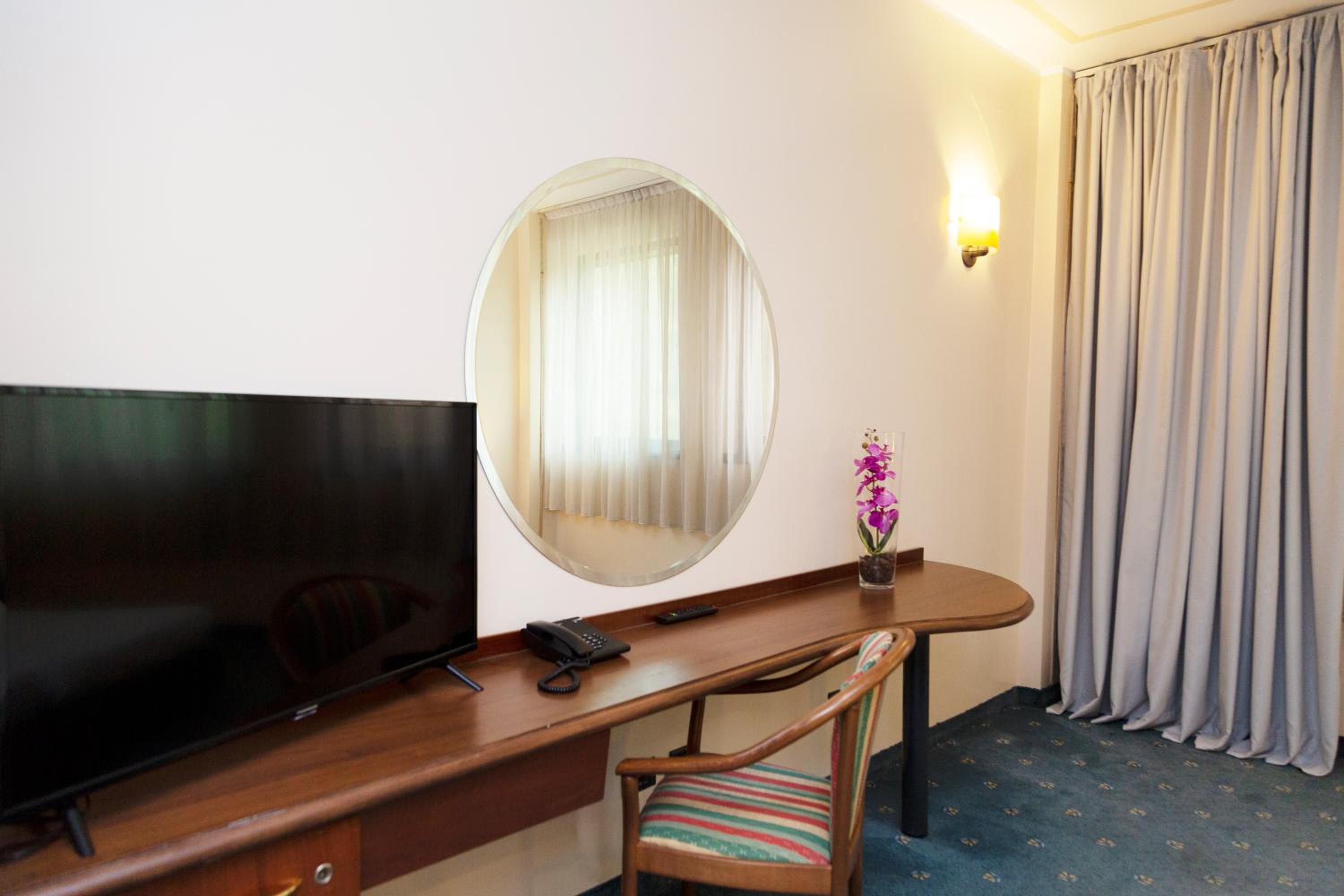 Twin Room - Photo 10