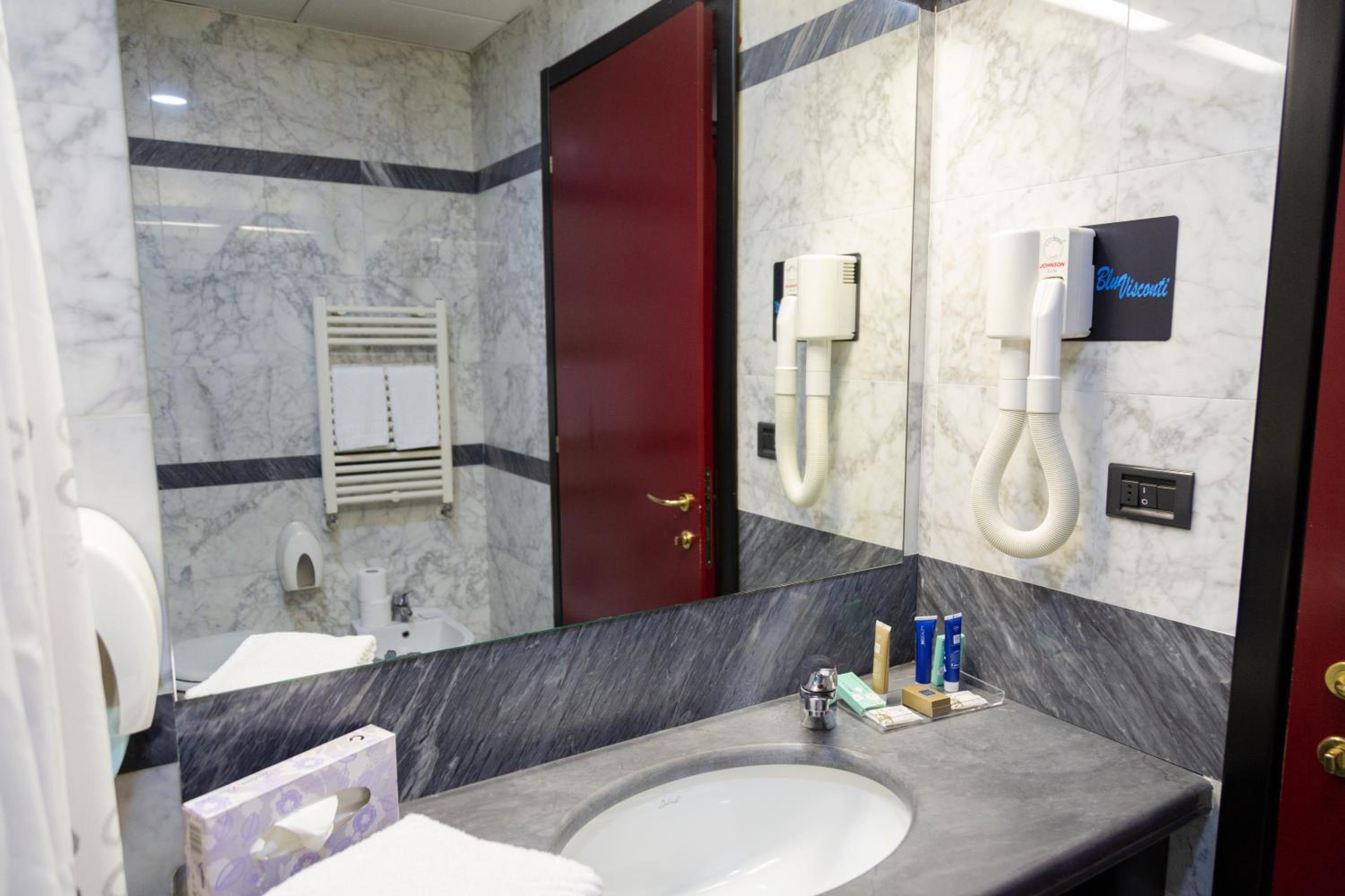 Twin Room - Photo 9