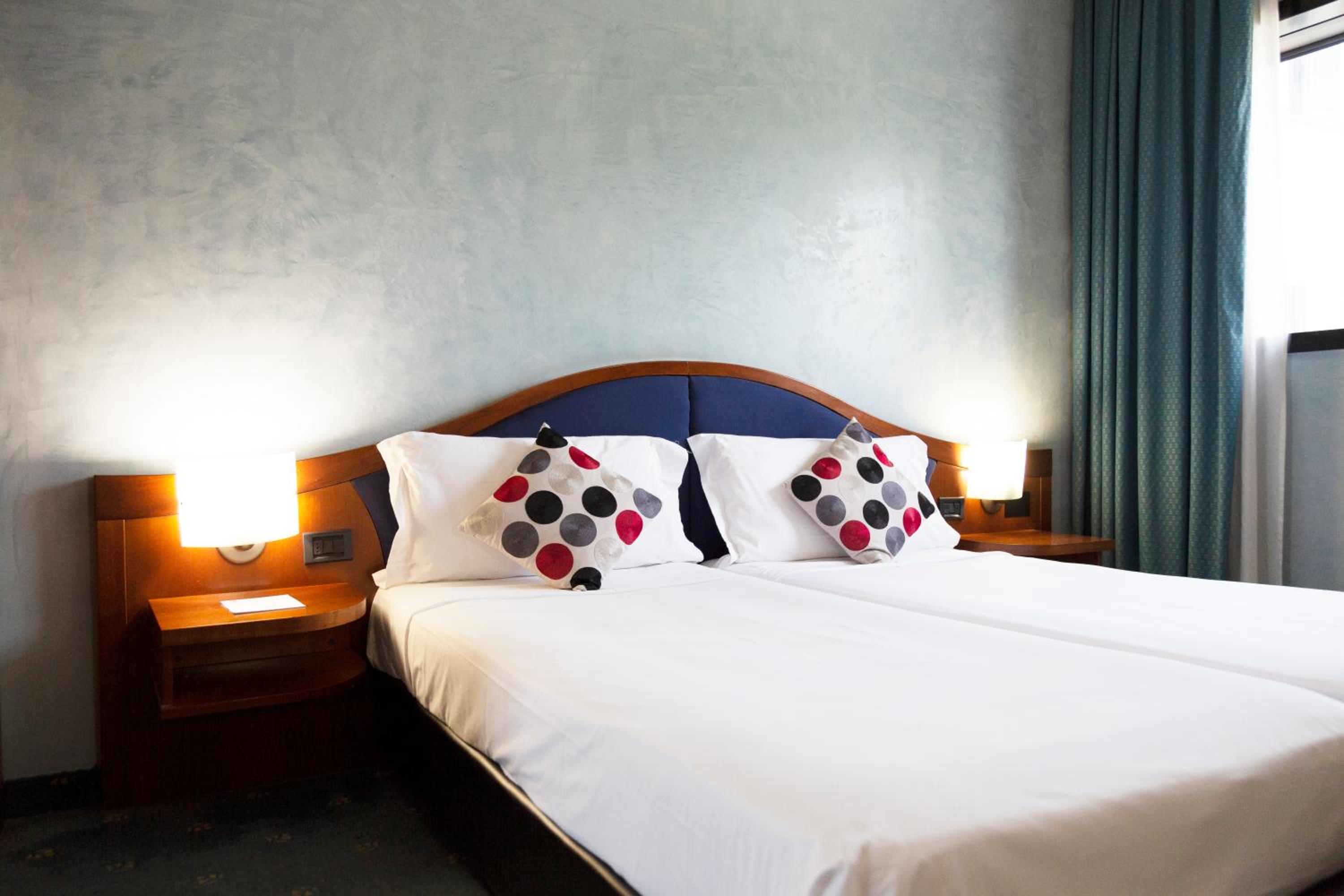 Twin Room - Photo 8