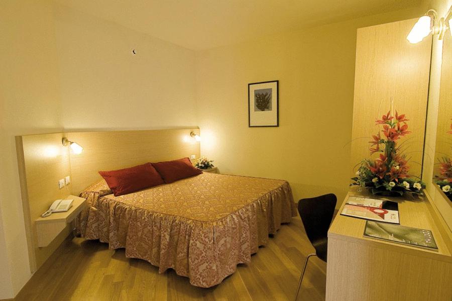 Double or Twin Room - Photo 3