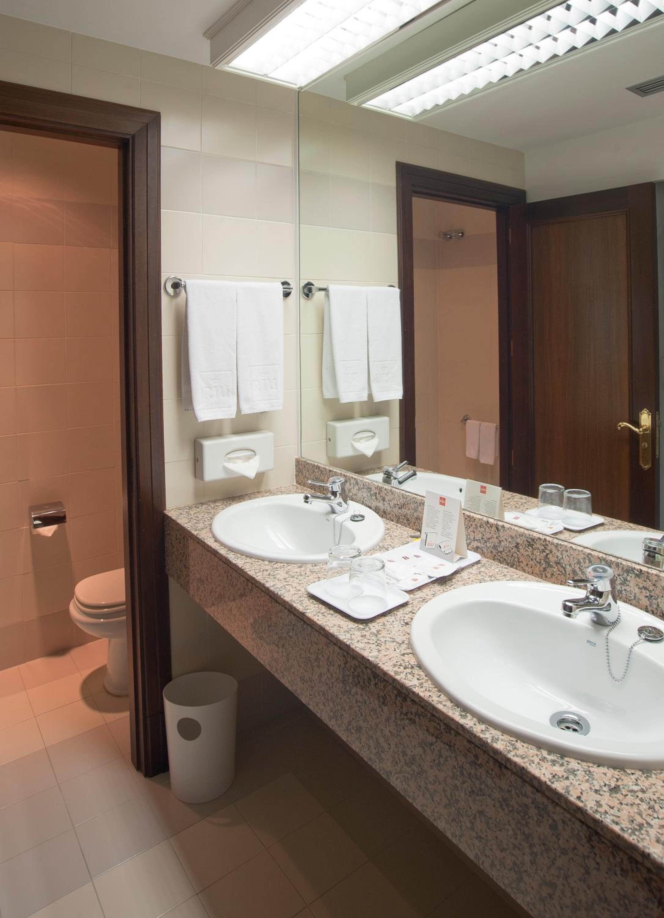 Twin Room - Photo 3