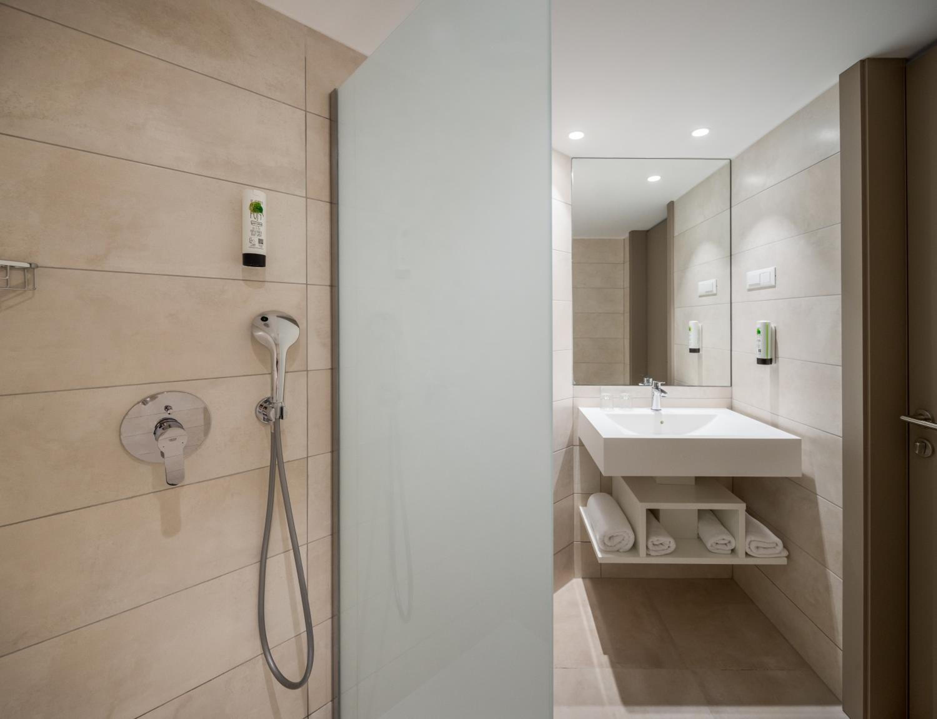Superior Double or Twin Room - Photo 2
