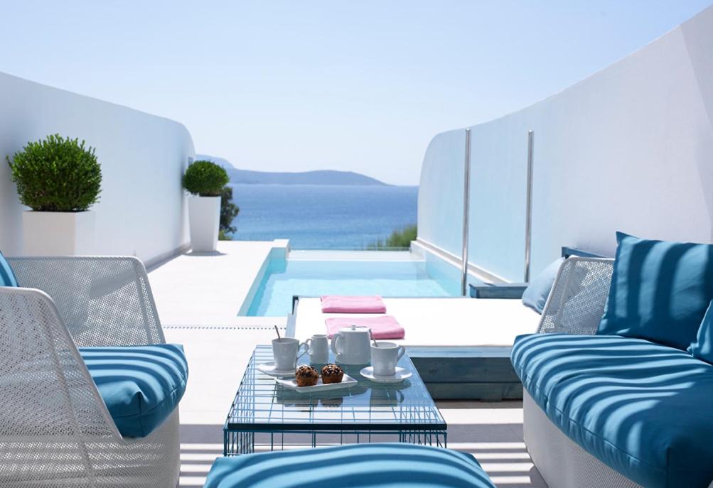Suite Sea Front with Private Pool photo 3