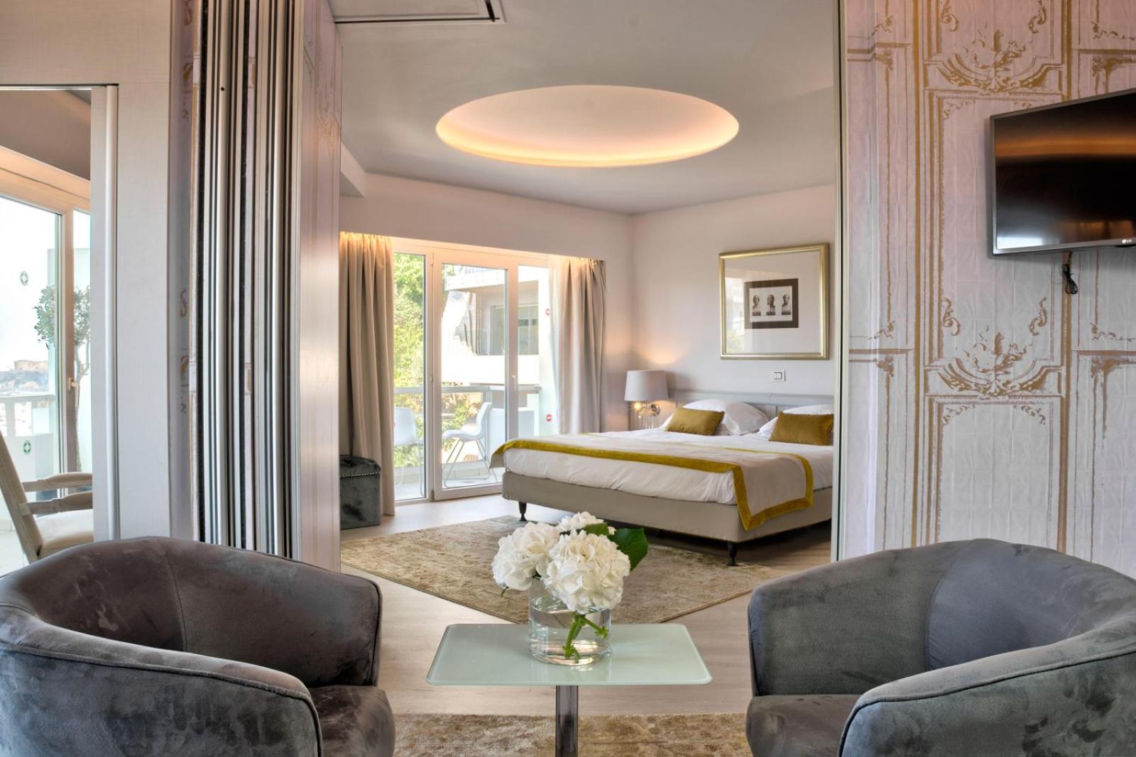 Deluxe Suite with Corner Balcony & Lycabettus Hill View photo 1