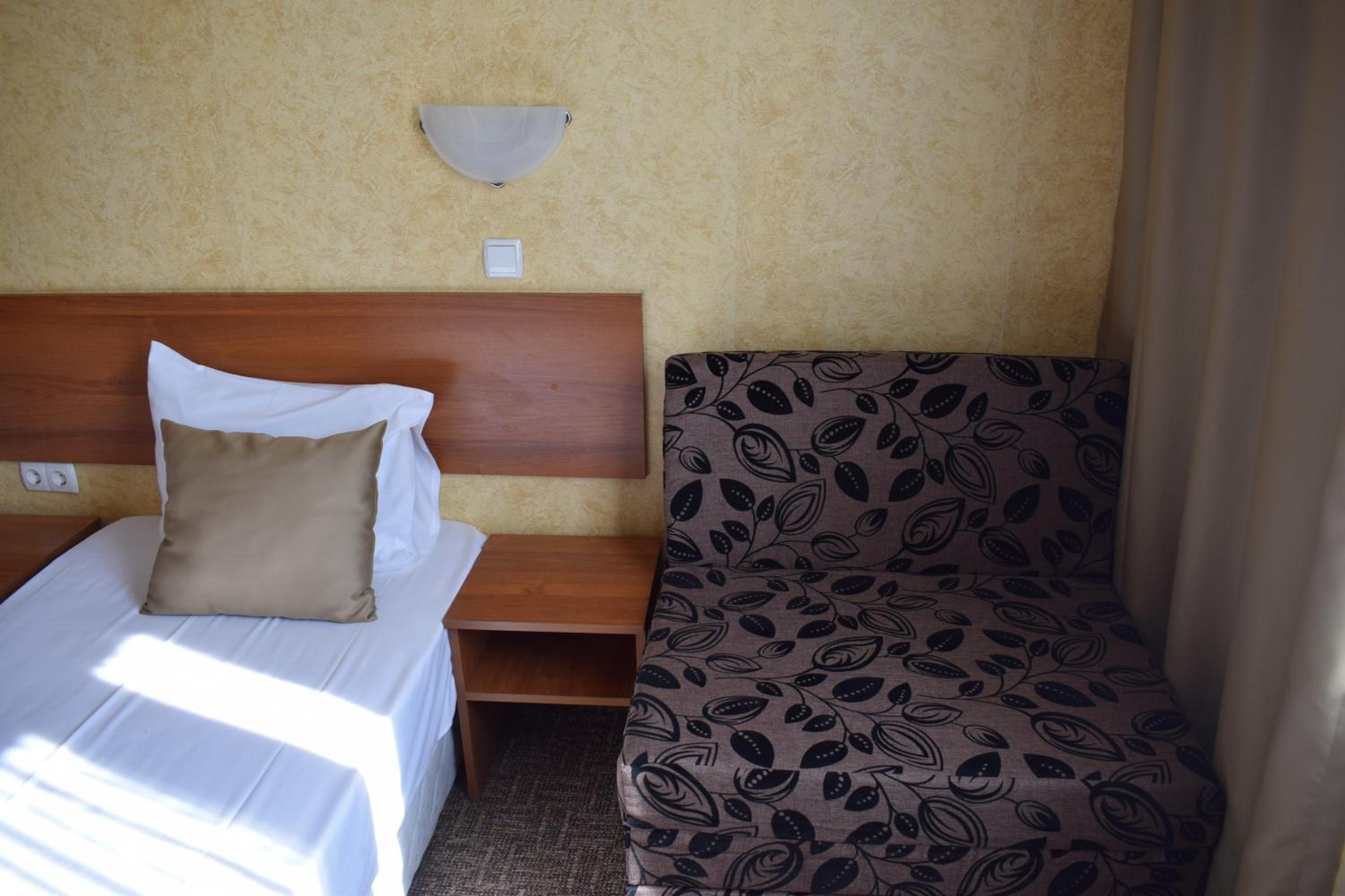 Family Double or Twin Room - Photo 6